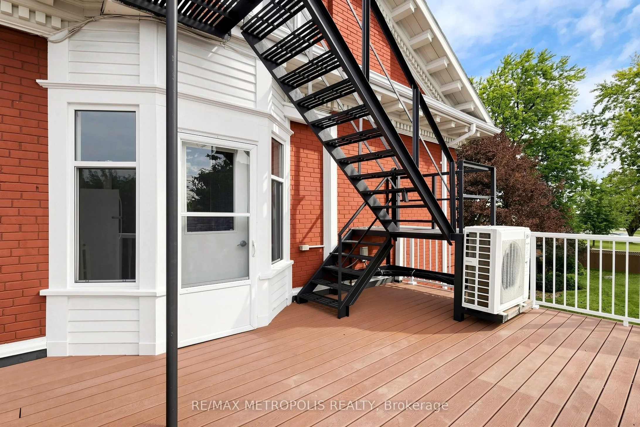 1110 Simcoe Street S #Upper #2