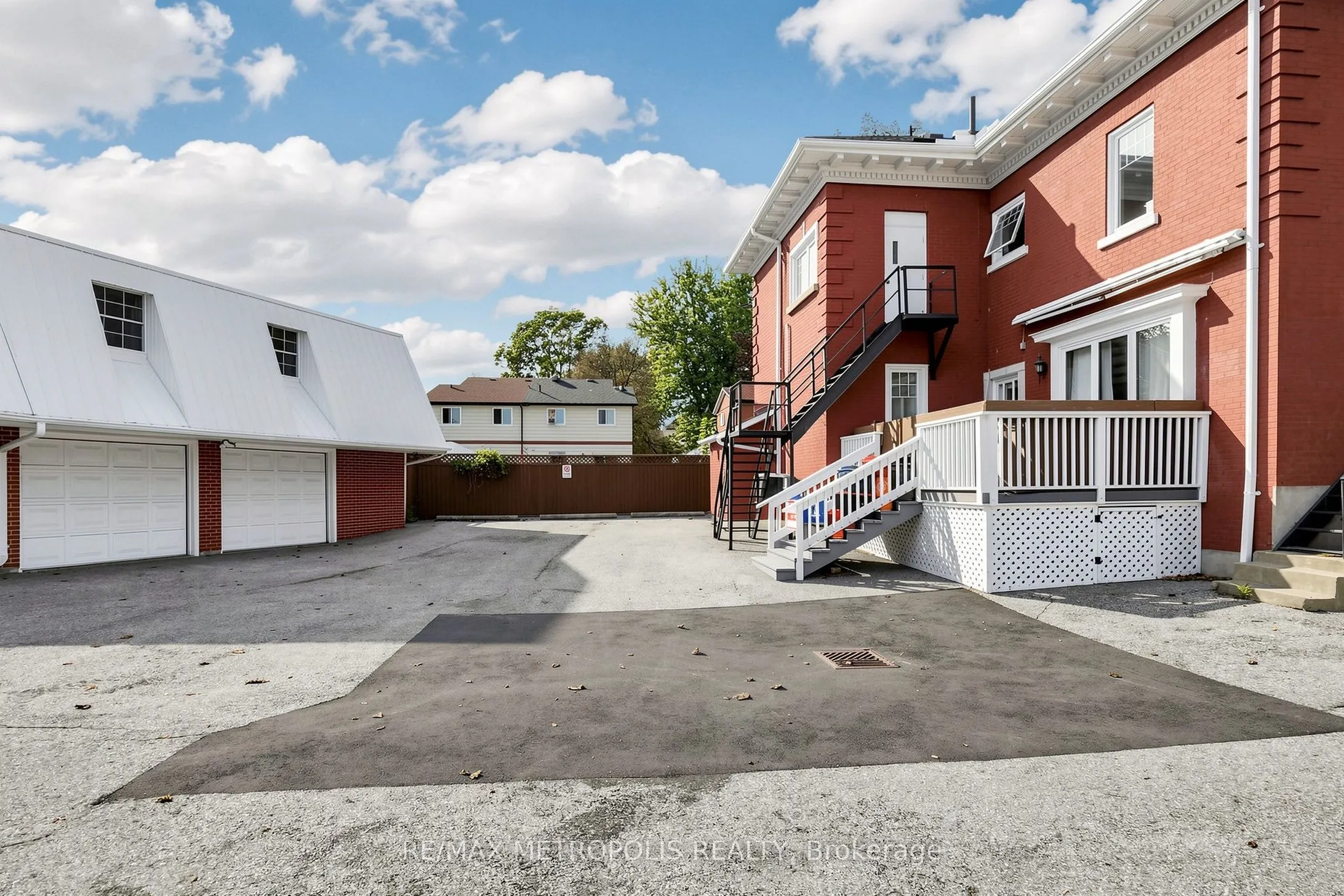 1110 Simcoe Street S #Upper #2