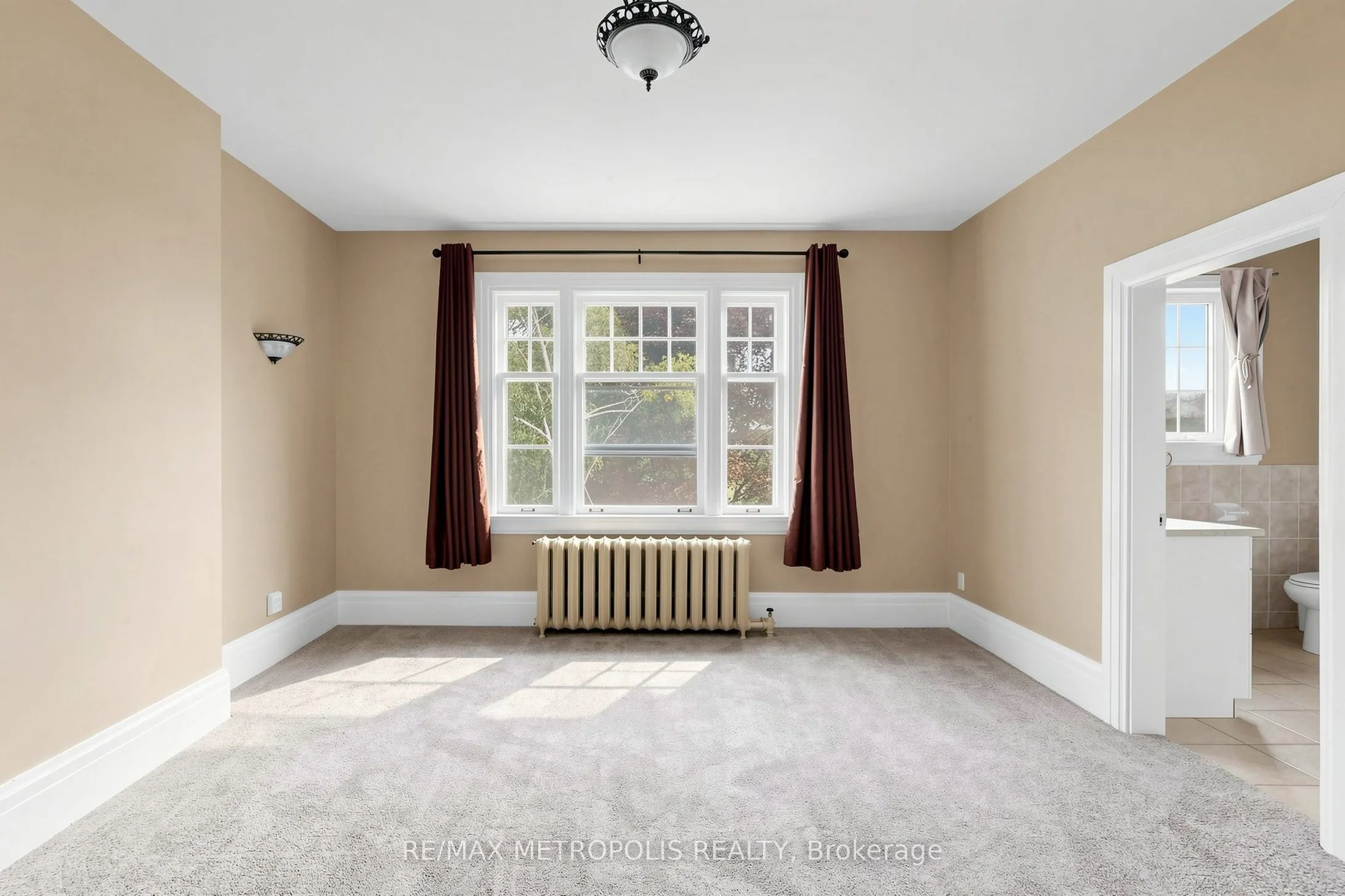 1110 Simcoe Street S #Upper #2