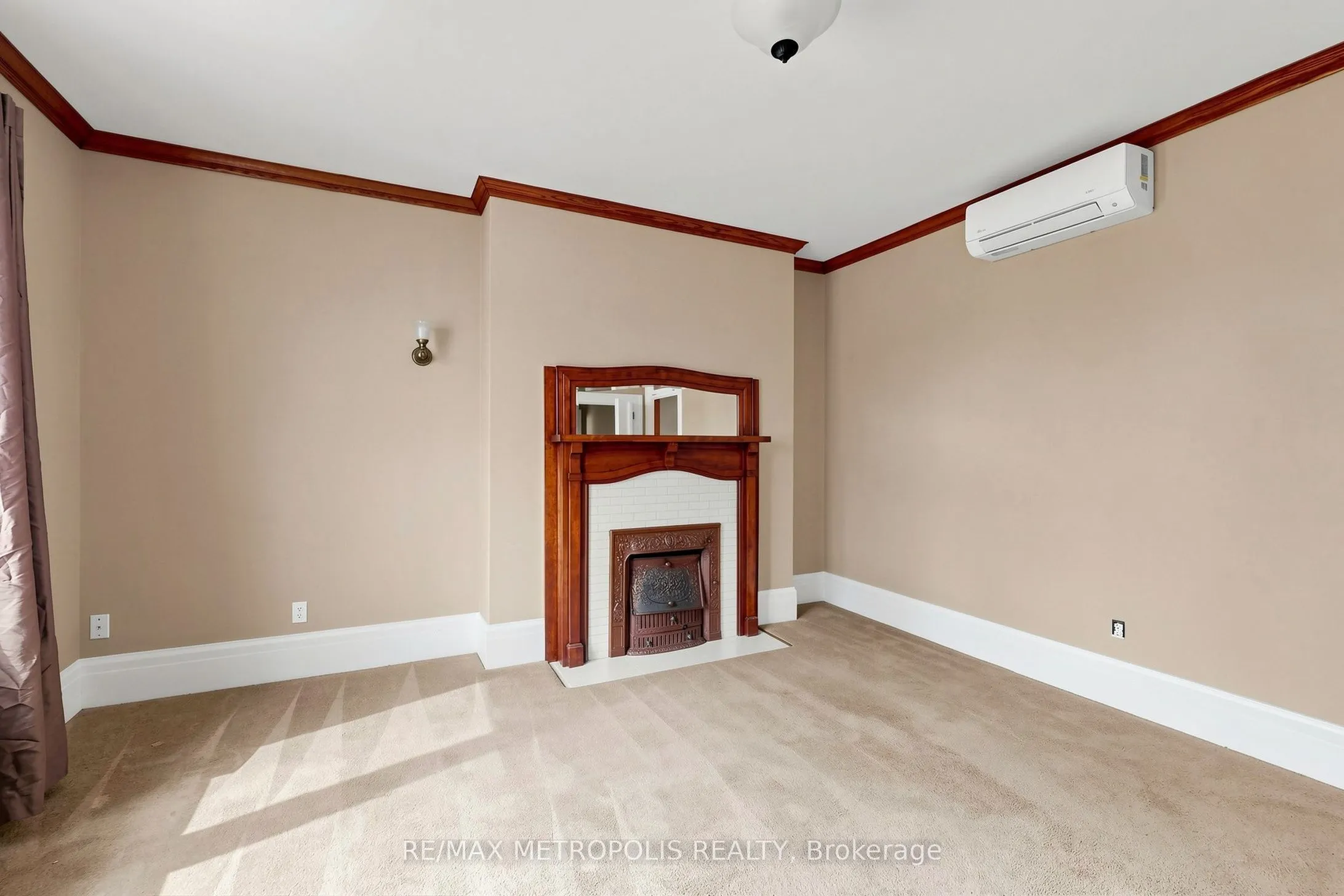 1110 Simcoe Street S #Upper #2