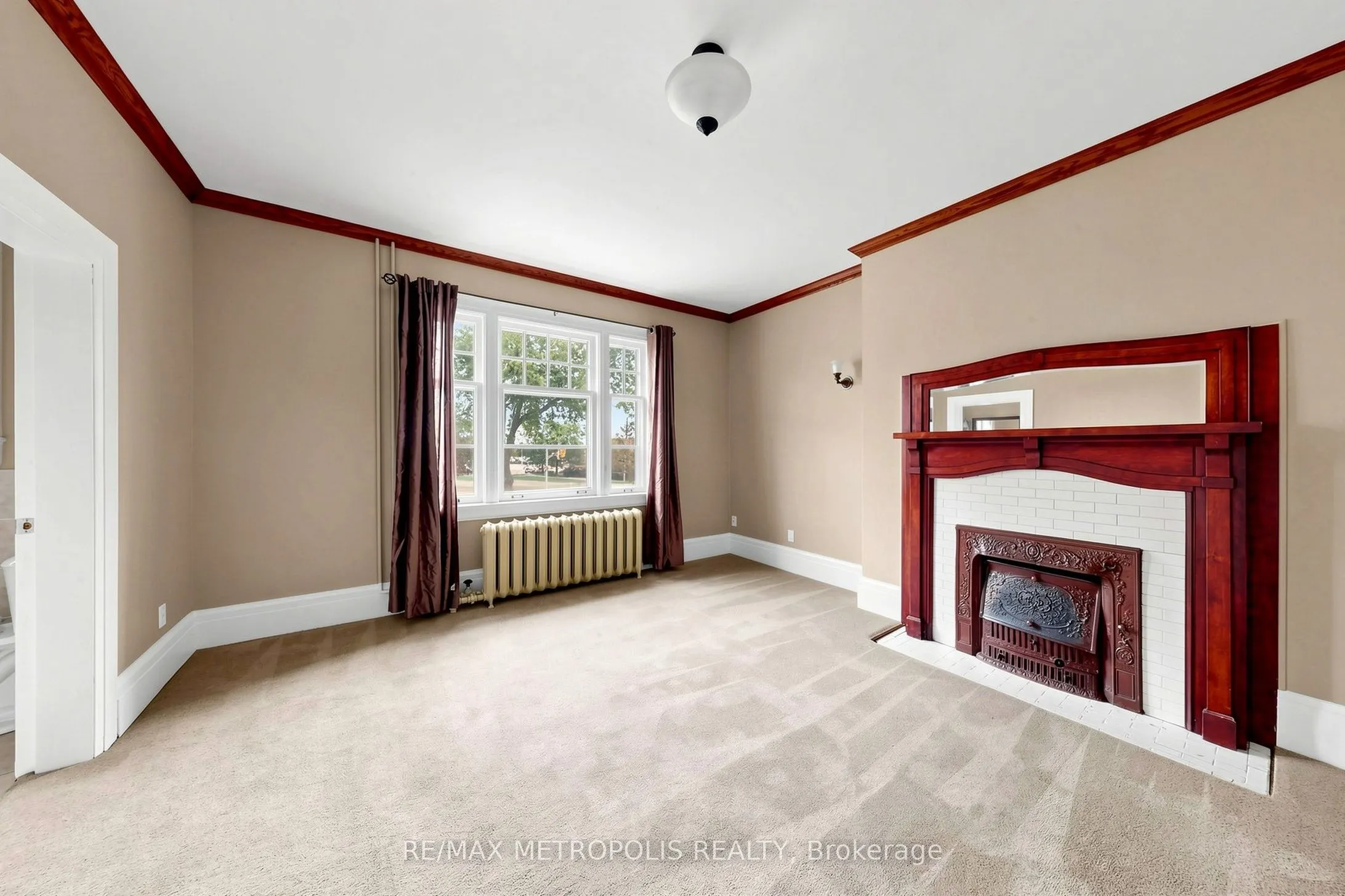 1110 Simcoe Street S #Upper #2