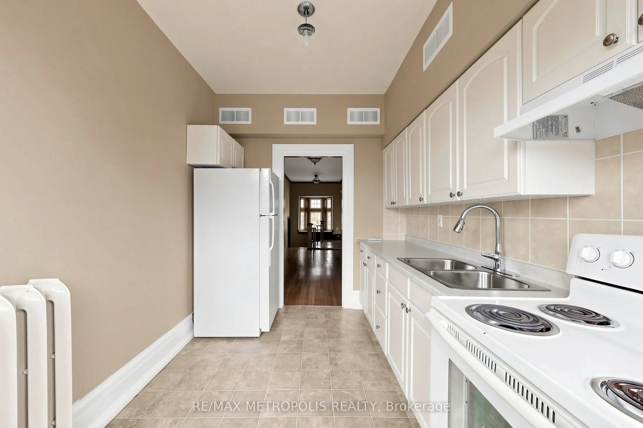 1110 Simcoe Street S #Upper #2
