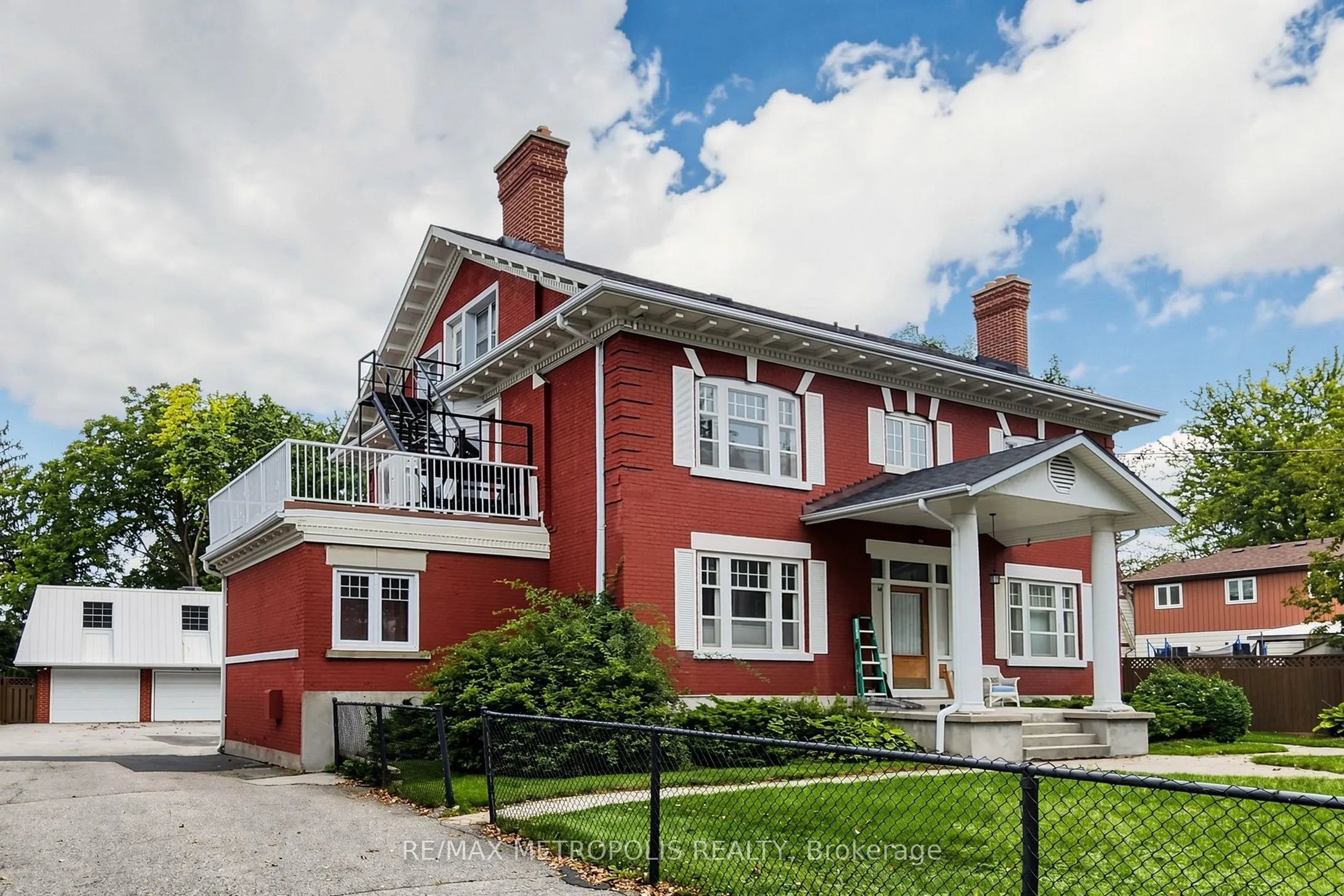 1110 Simcoe Street S #Upper #2