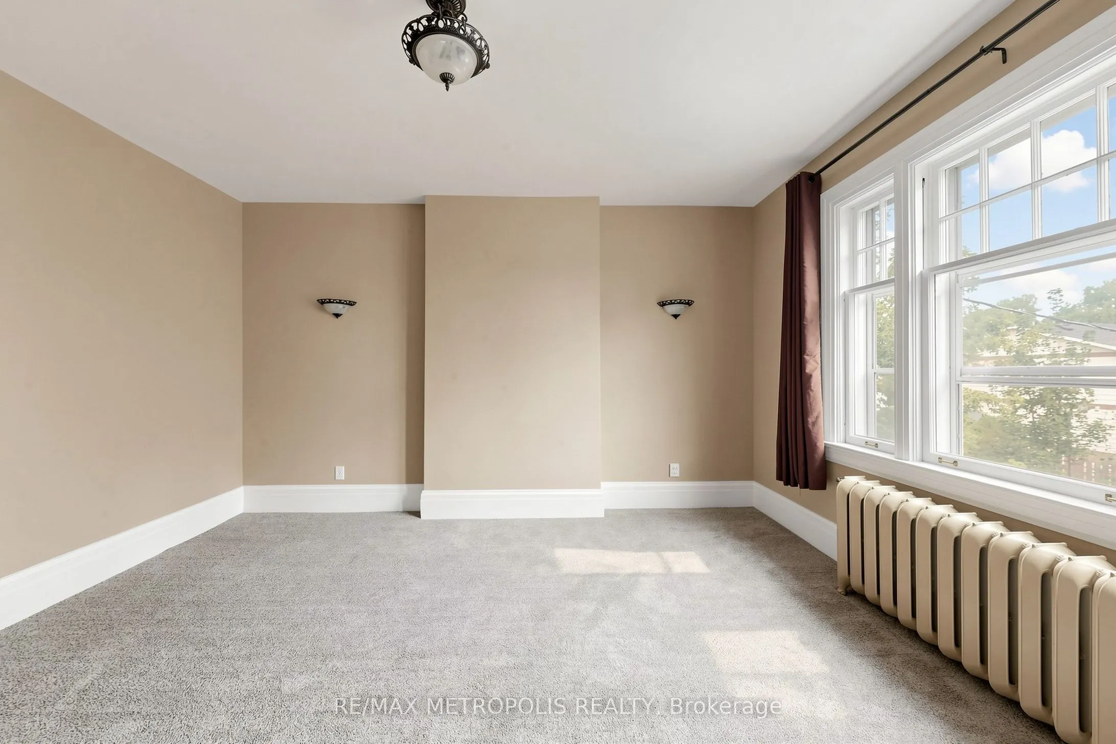1110 Simcoe Street S #Upper #2