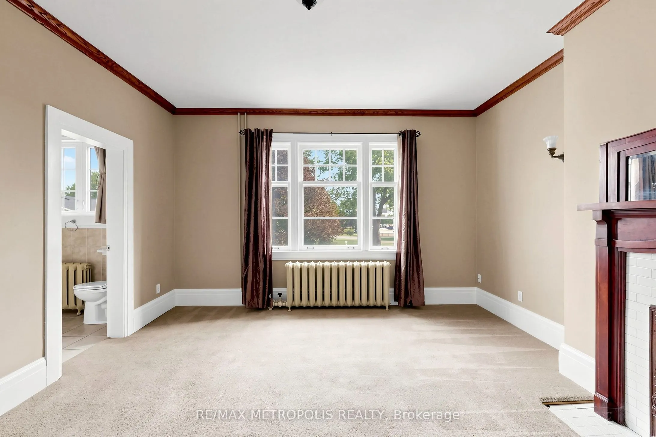 1110 Simcoe Street S #Upper #2
