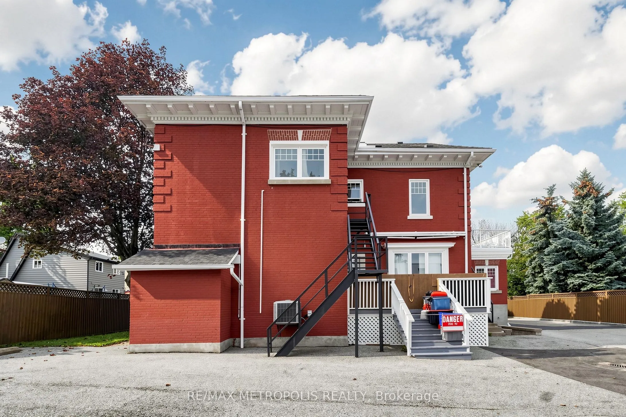 1110 Simcoe Street S #Upper #2