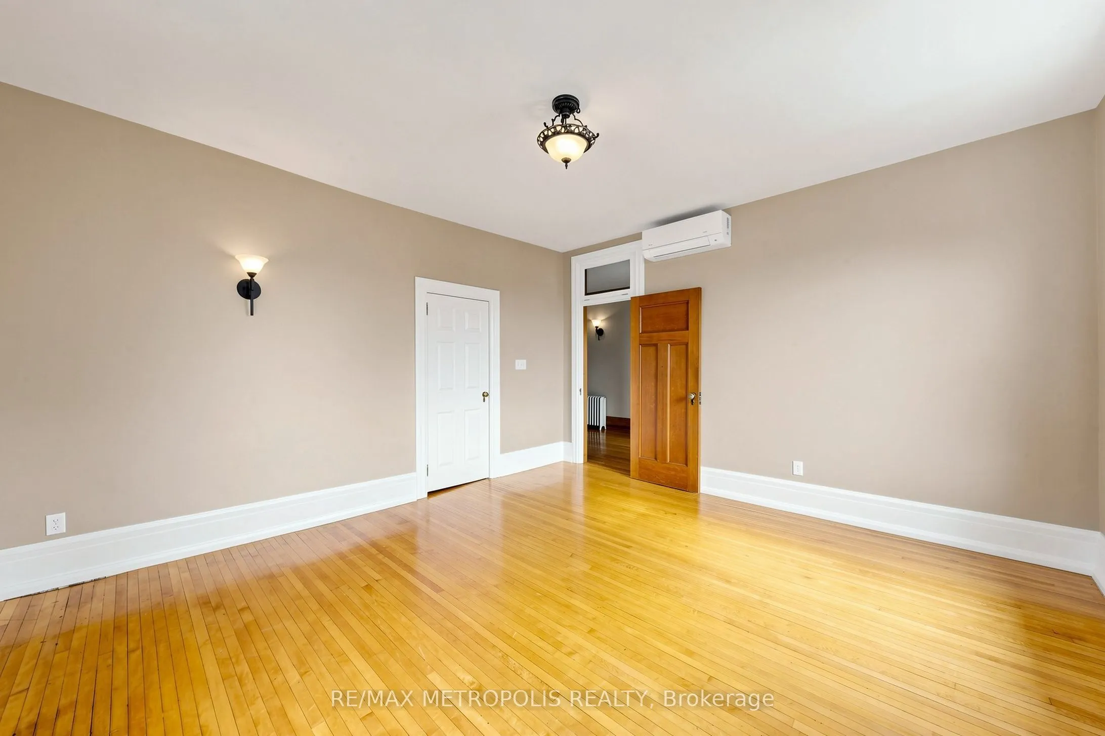 1110 Simcoe Street S #Upper #2