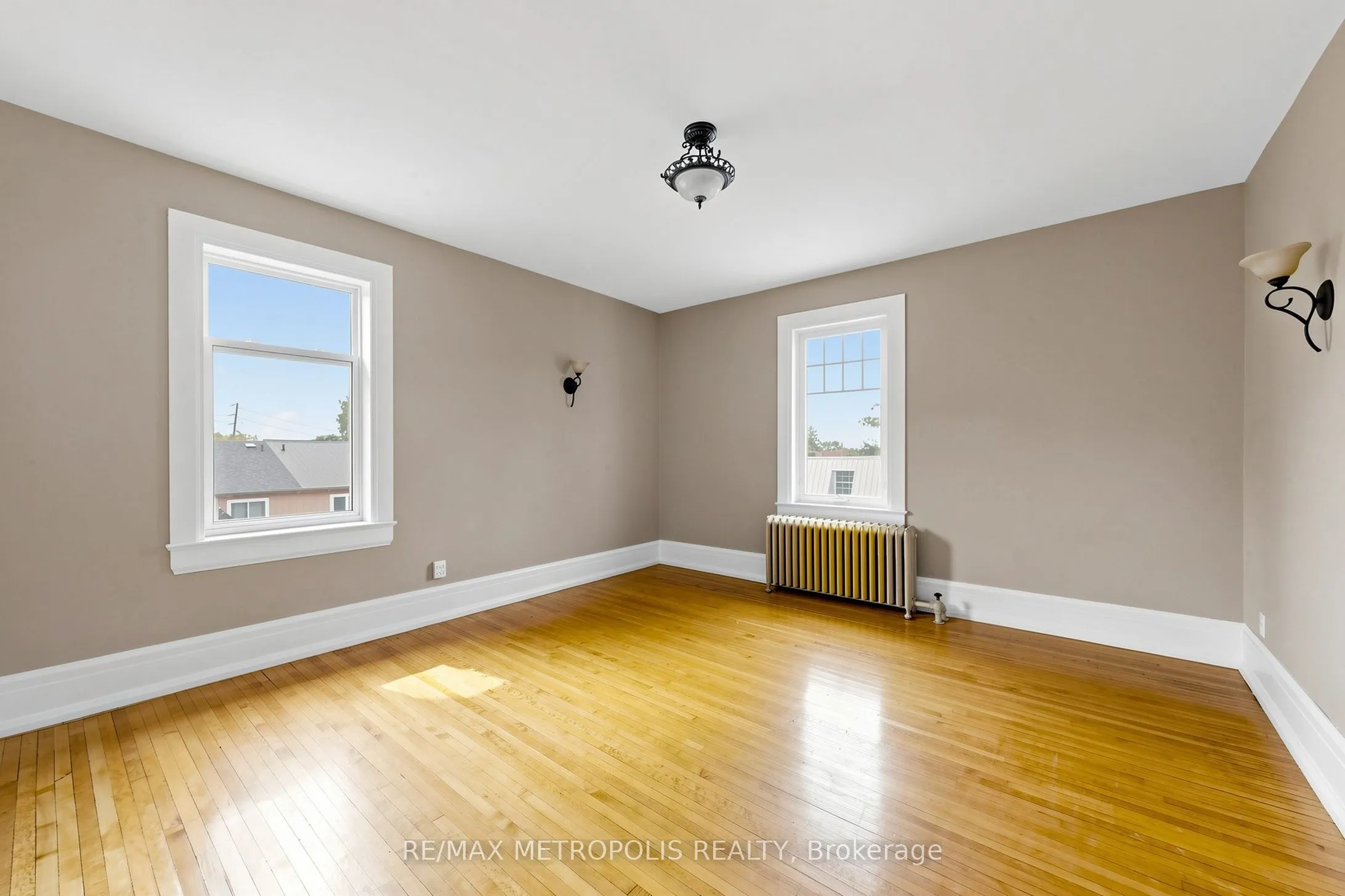 1110 Simcoe Street S #Upper #2