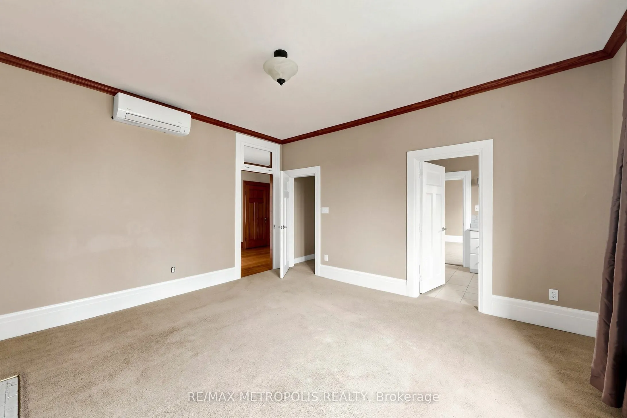 1110 Simcoe Street S #Upper #2