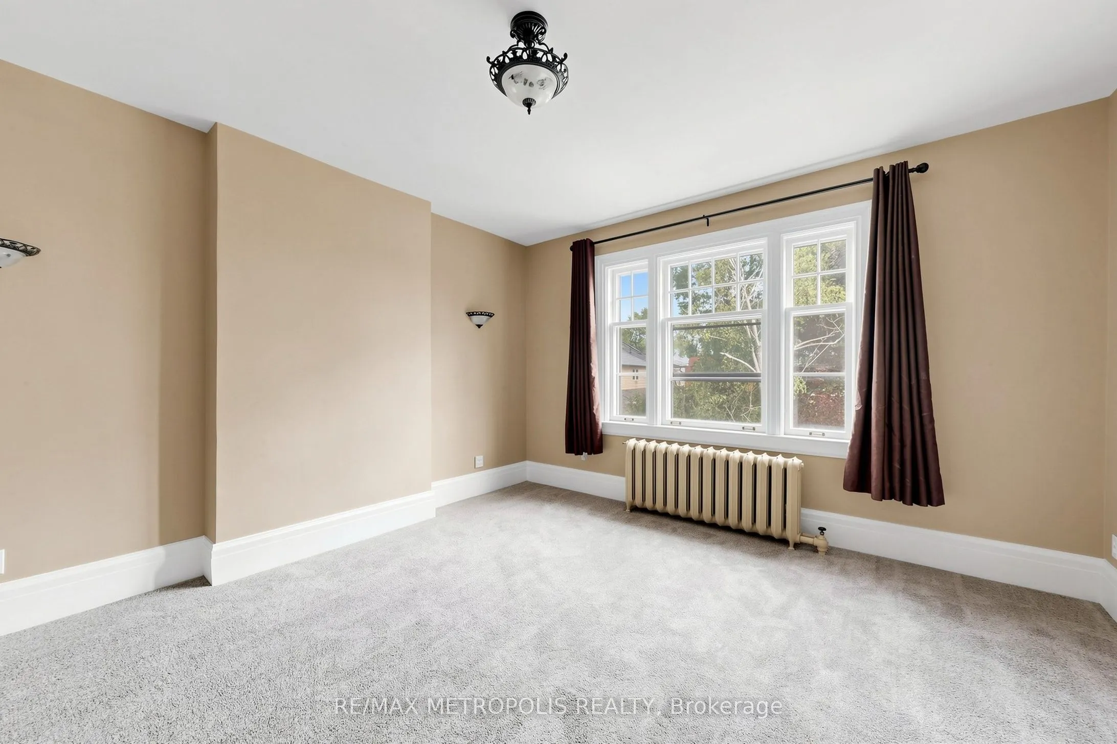 1110 Simcoe Street S #Upper #2