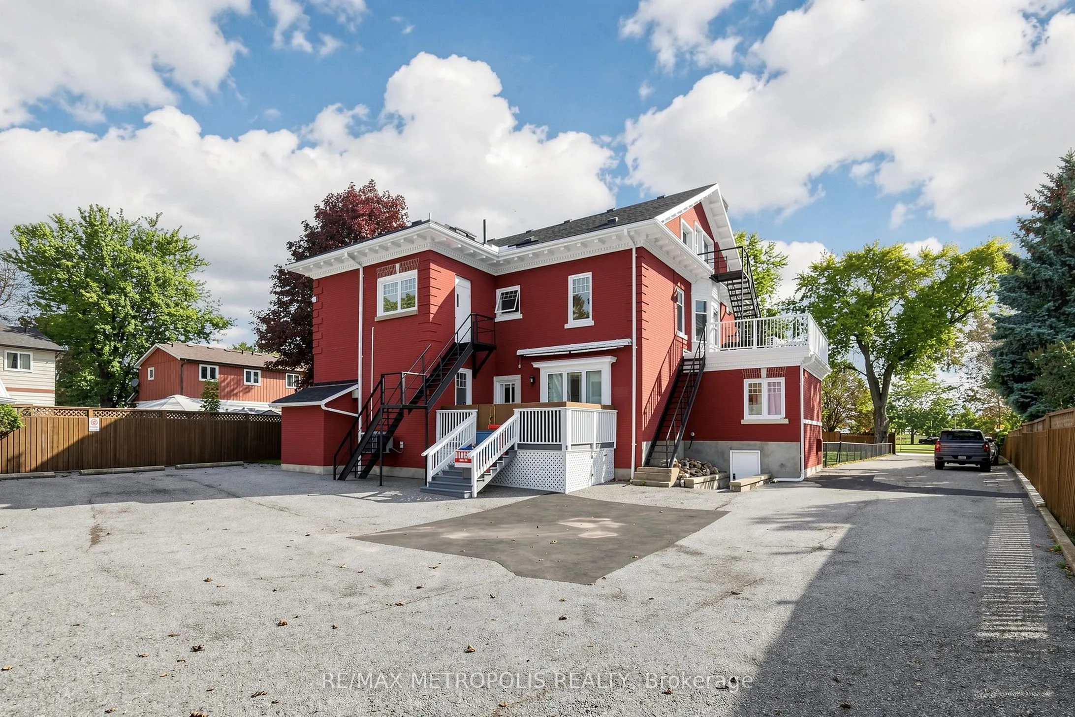 1110 Simcoe Street S #Upper #2