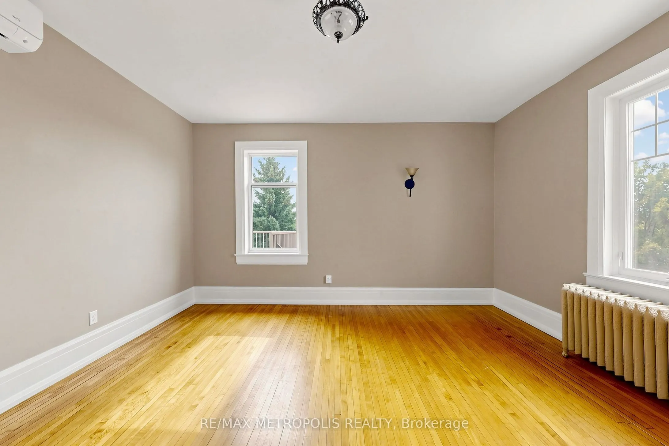1110 Simcoe Street S #Upper #2