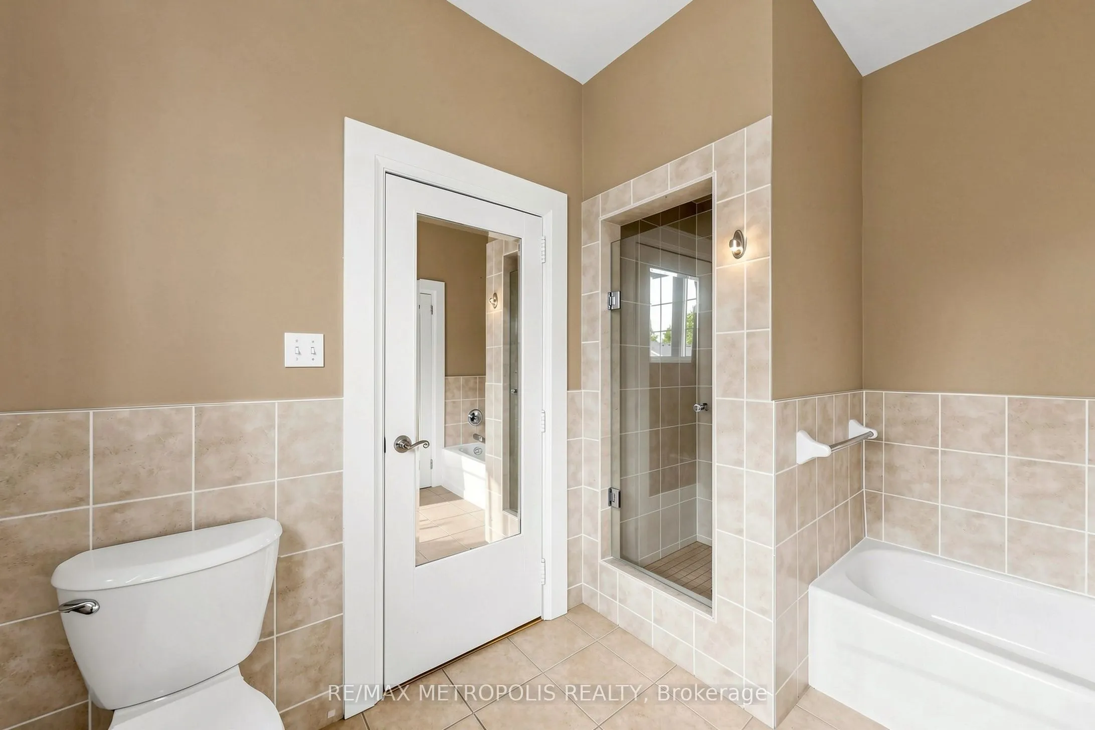 1110 Simcoe Street S #Upper #2