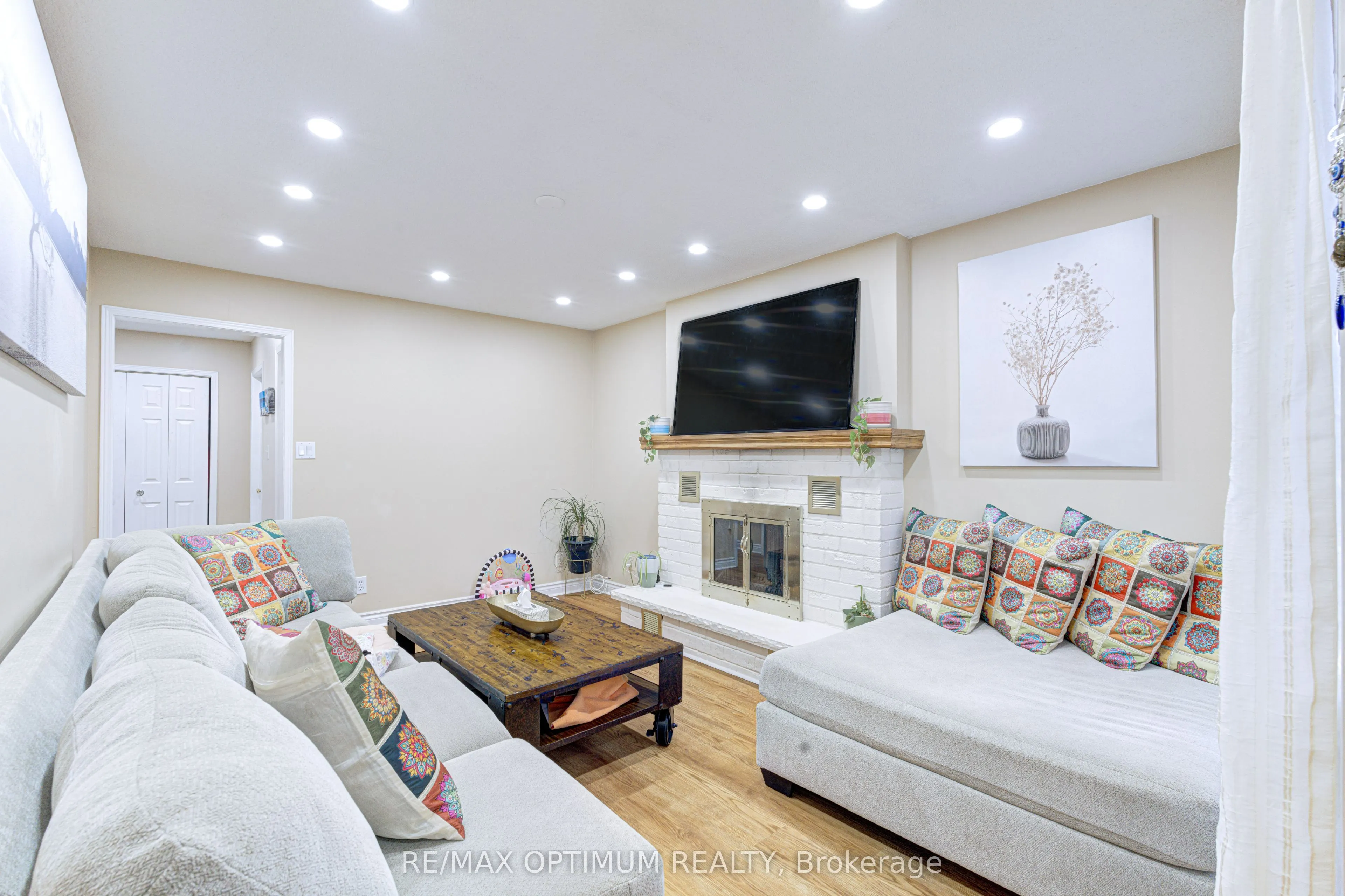 11 Murkar Crescent