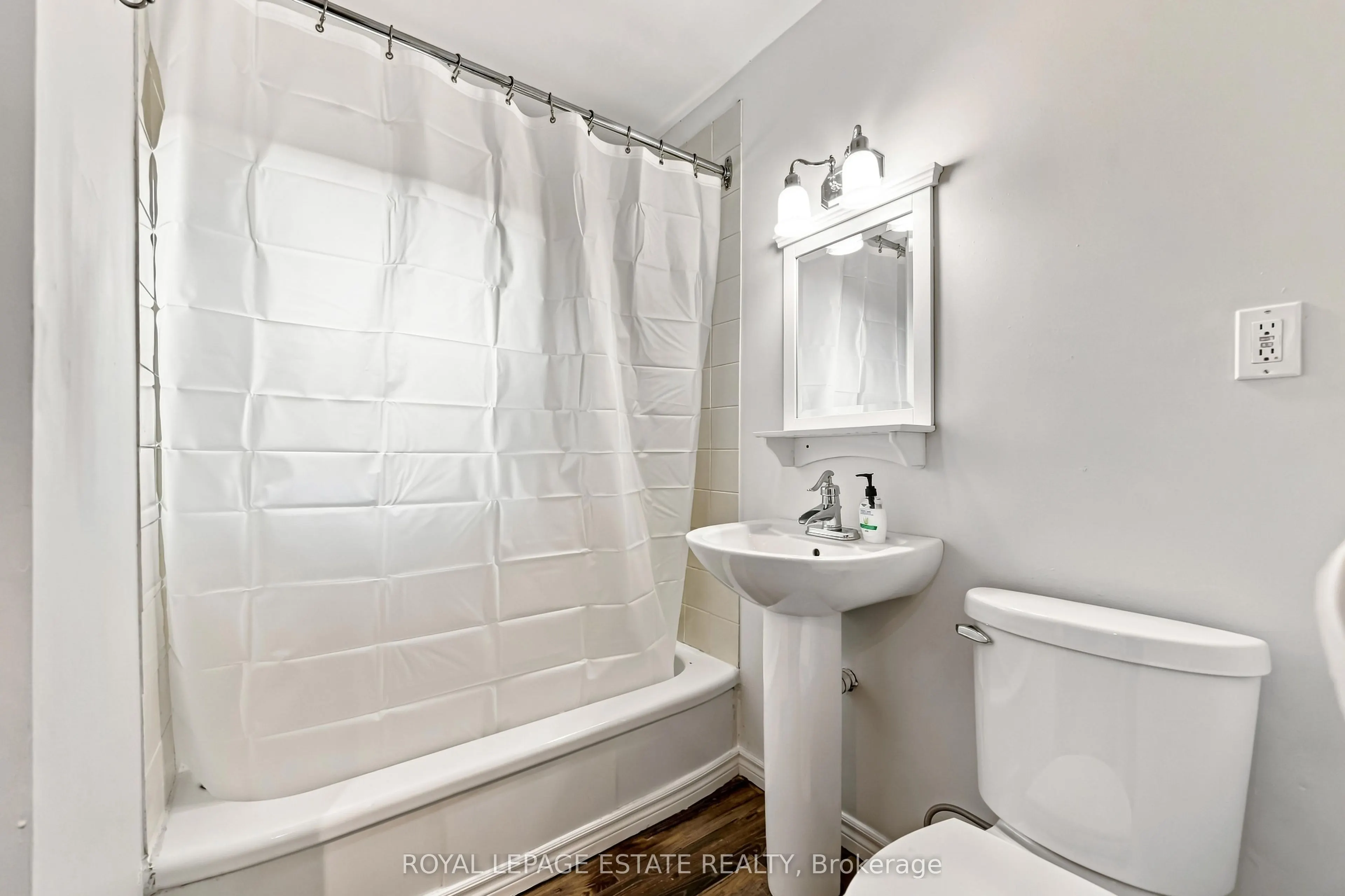 17 Arden Crescent #upper