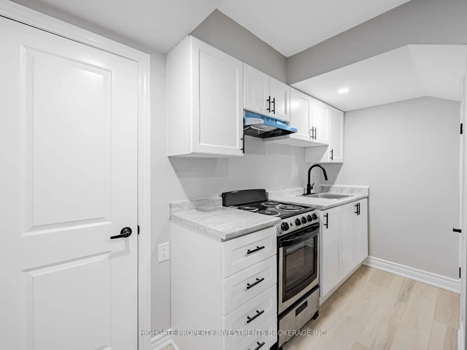6 Harper Hill Drive #Lower