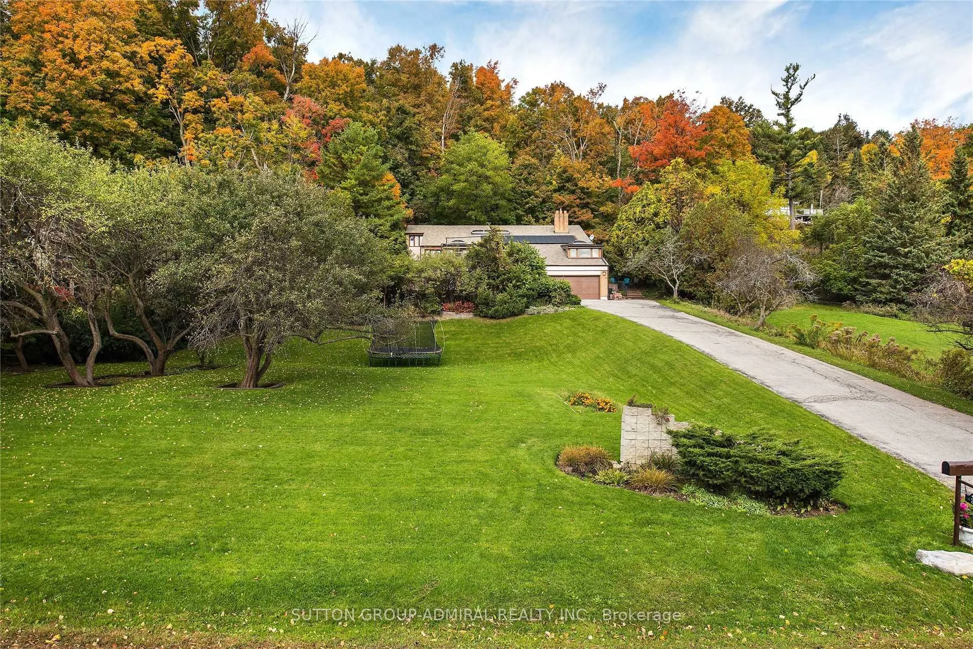 37 Meadowcliffe Drive