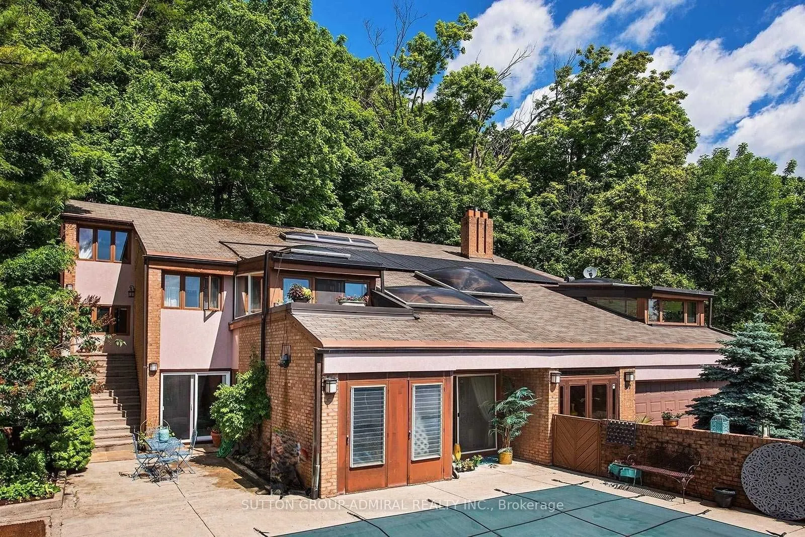 37 Meadowcliffe Drive