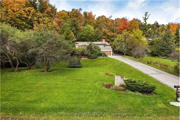 37 Meadowcliffe Drive