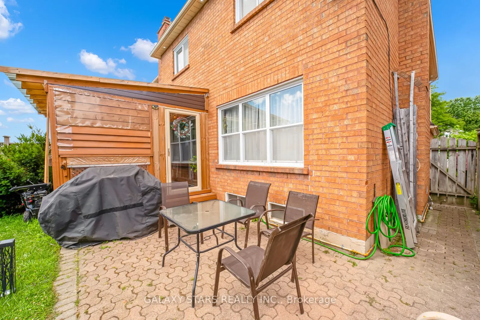 25 Fieldnest Crescent