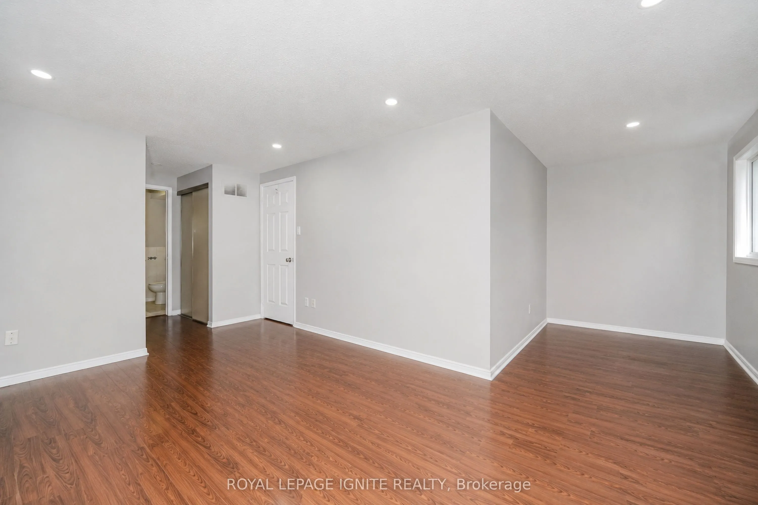21 Halfmoon Square