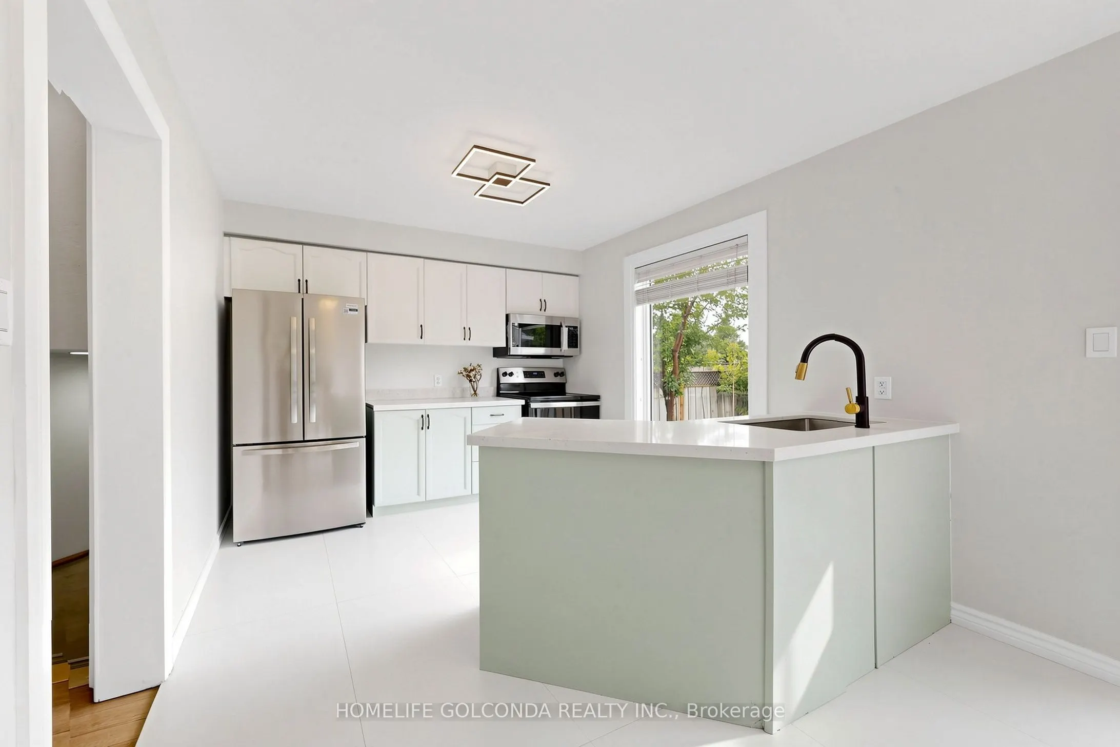 1704 Canadore Crescent
