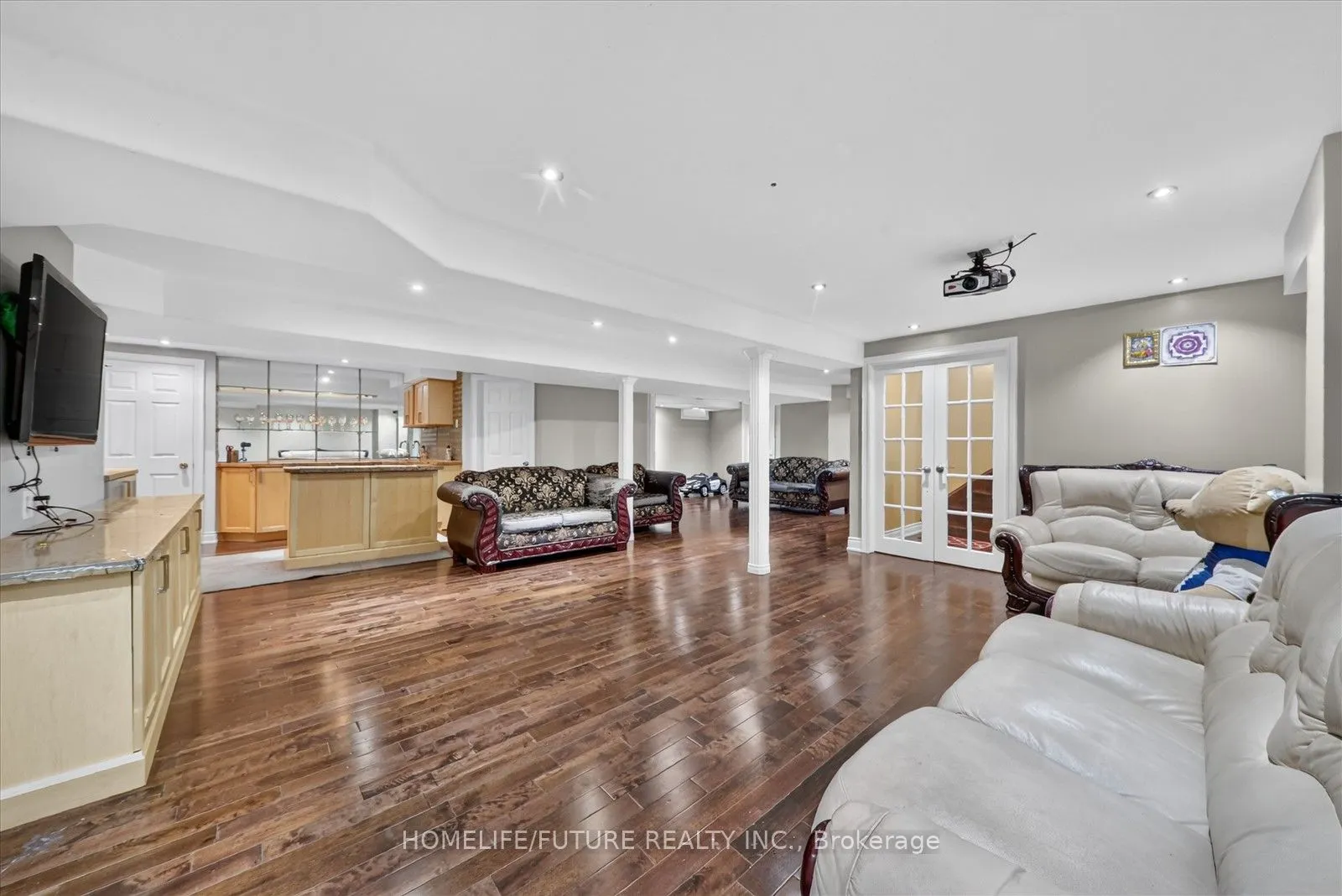 6 Dolby Crescent