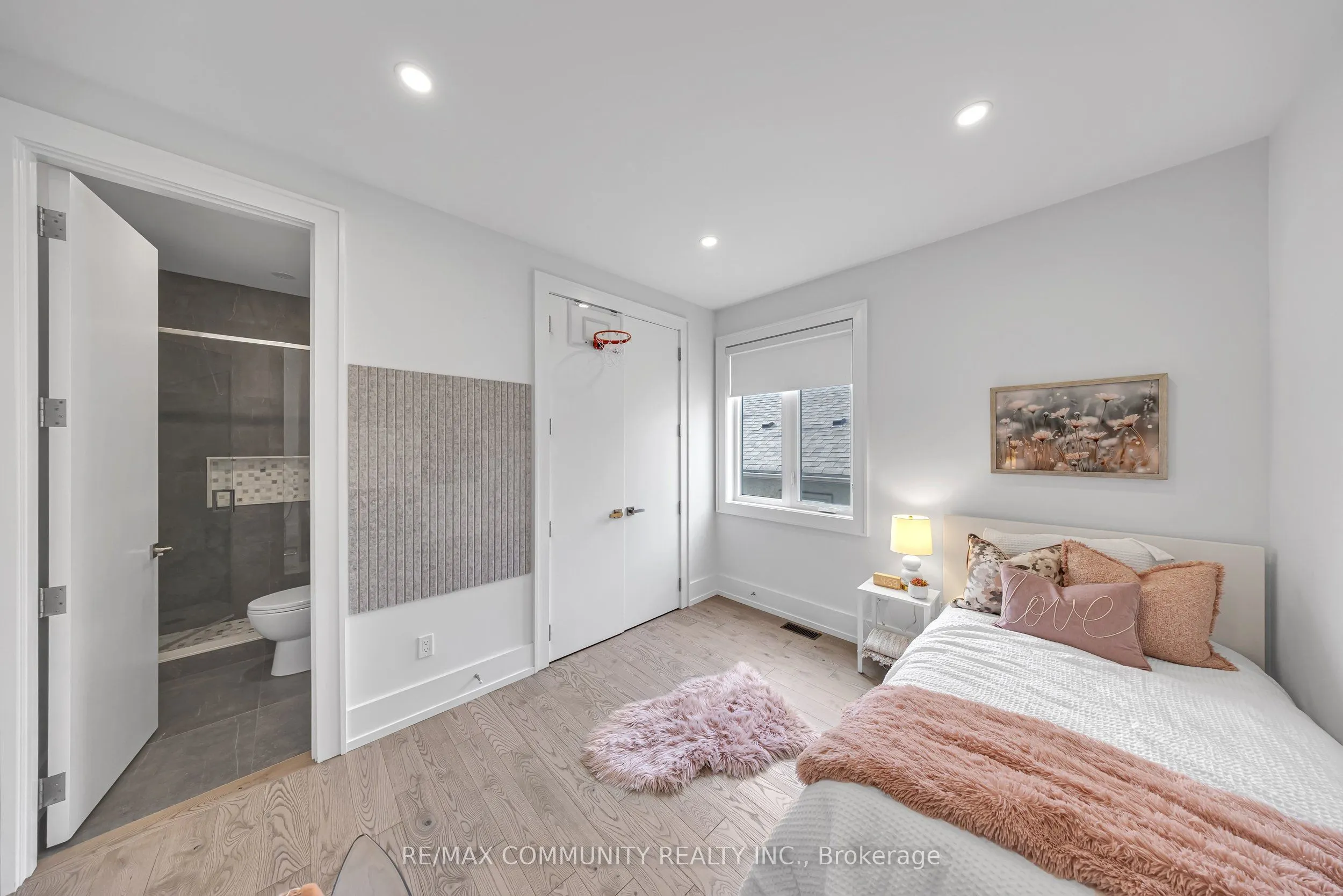 7 Derwyn Road