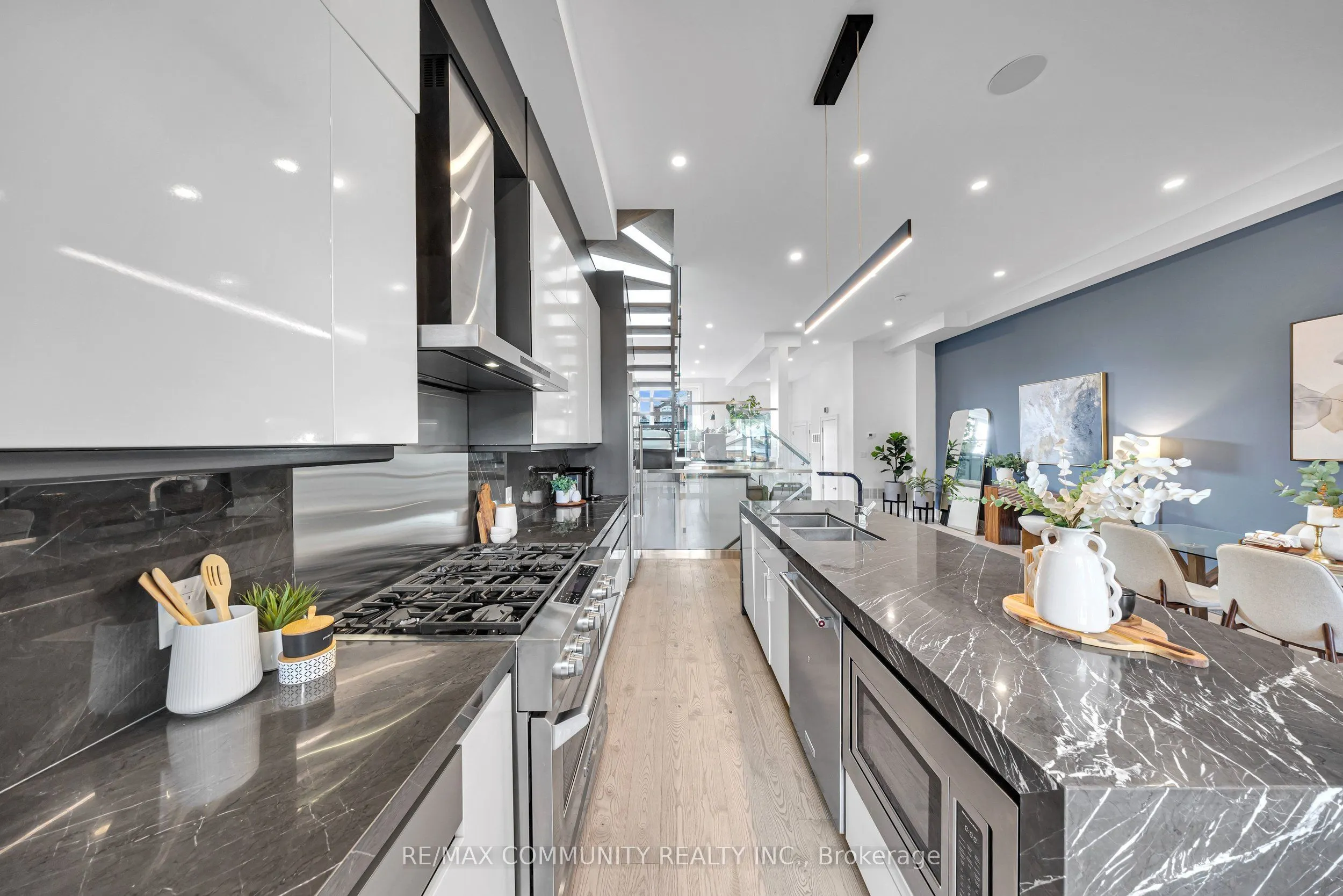 7 Derwyn Road