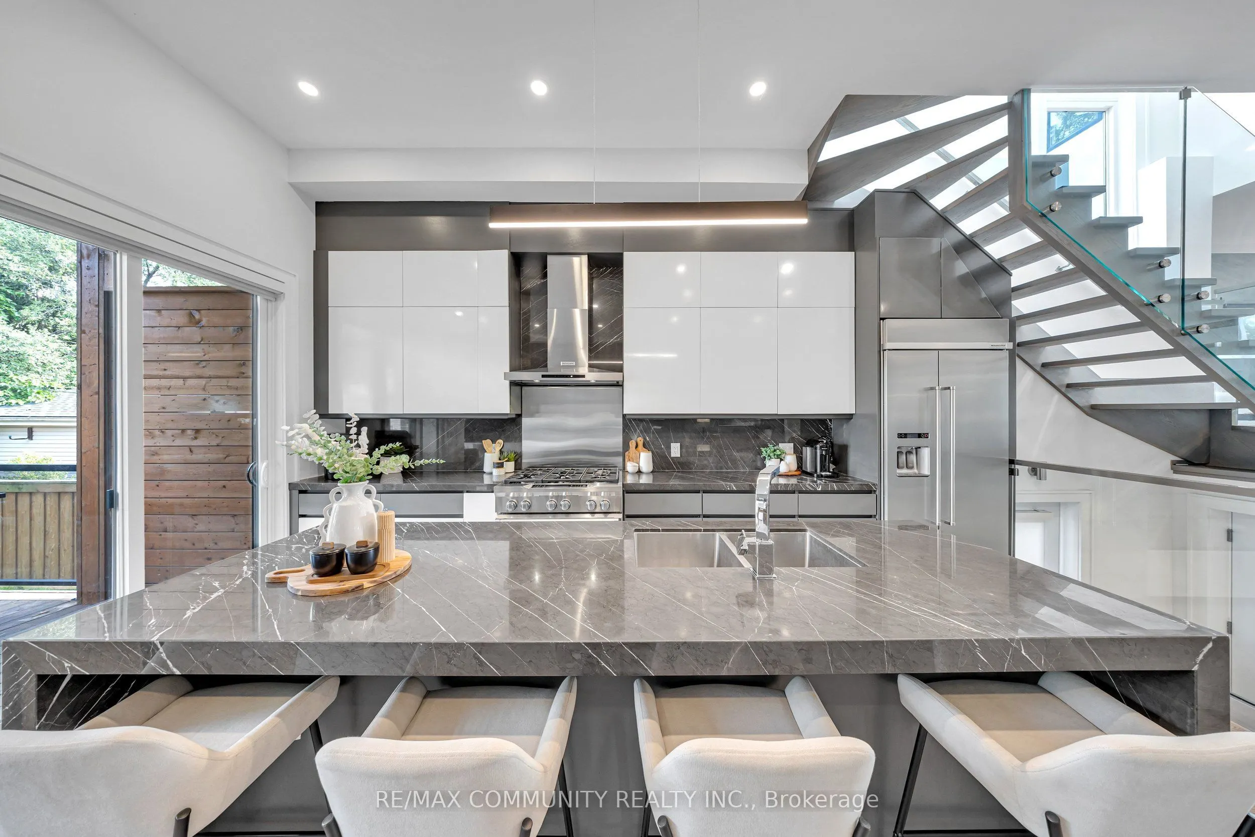 7 Derwyn Road