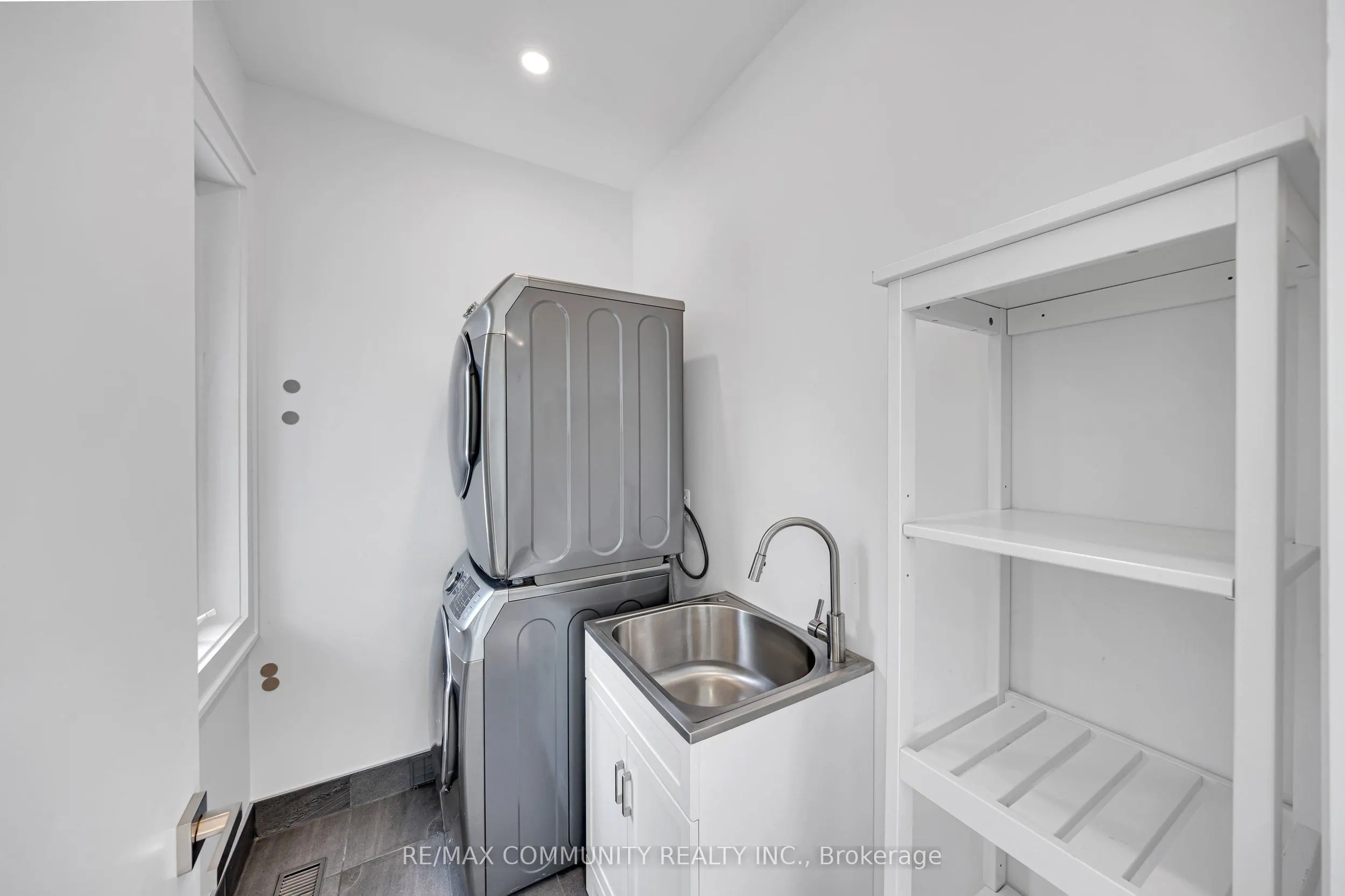 7 Derwyn Road