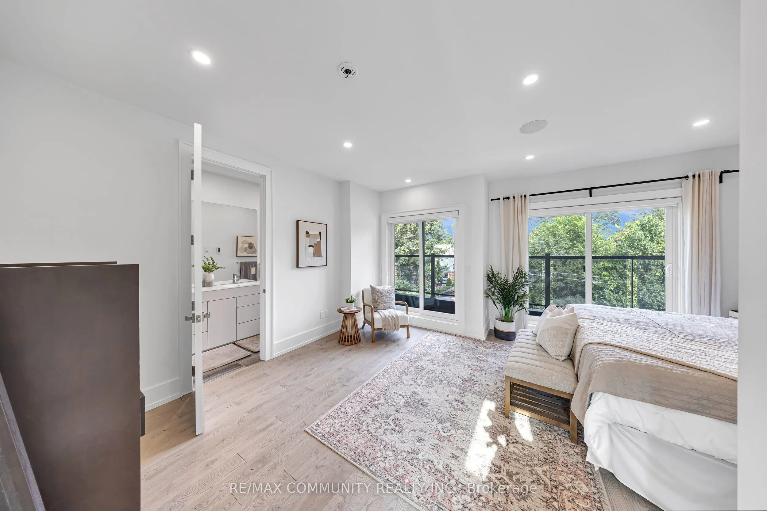 7 Derwyn Road