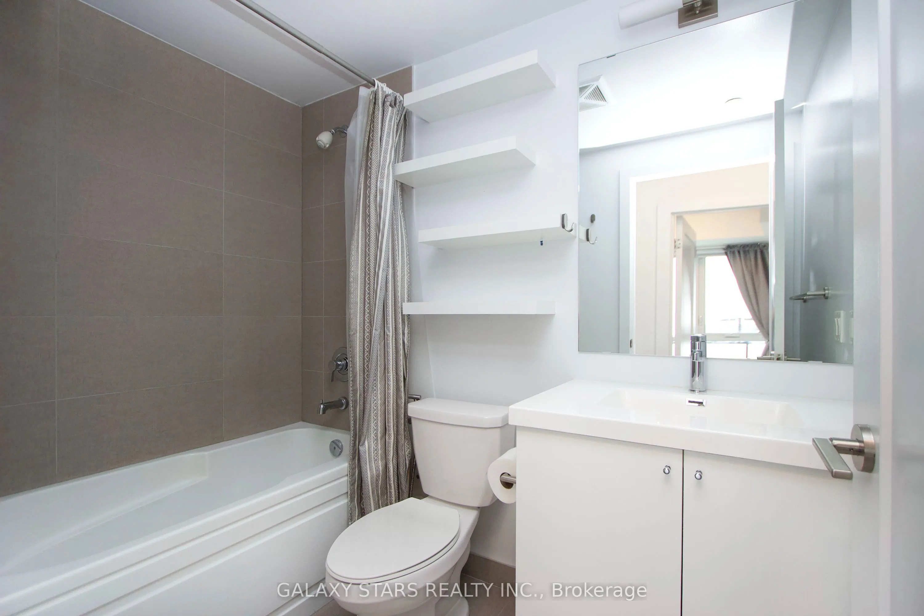 2550 Simcoe Street N #318