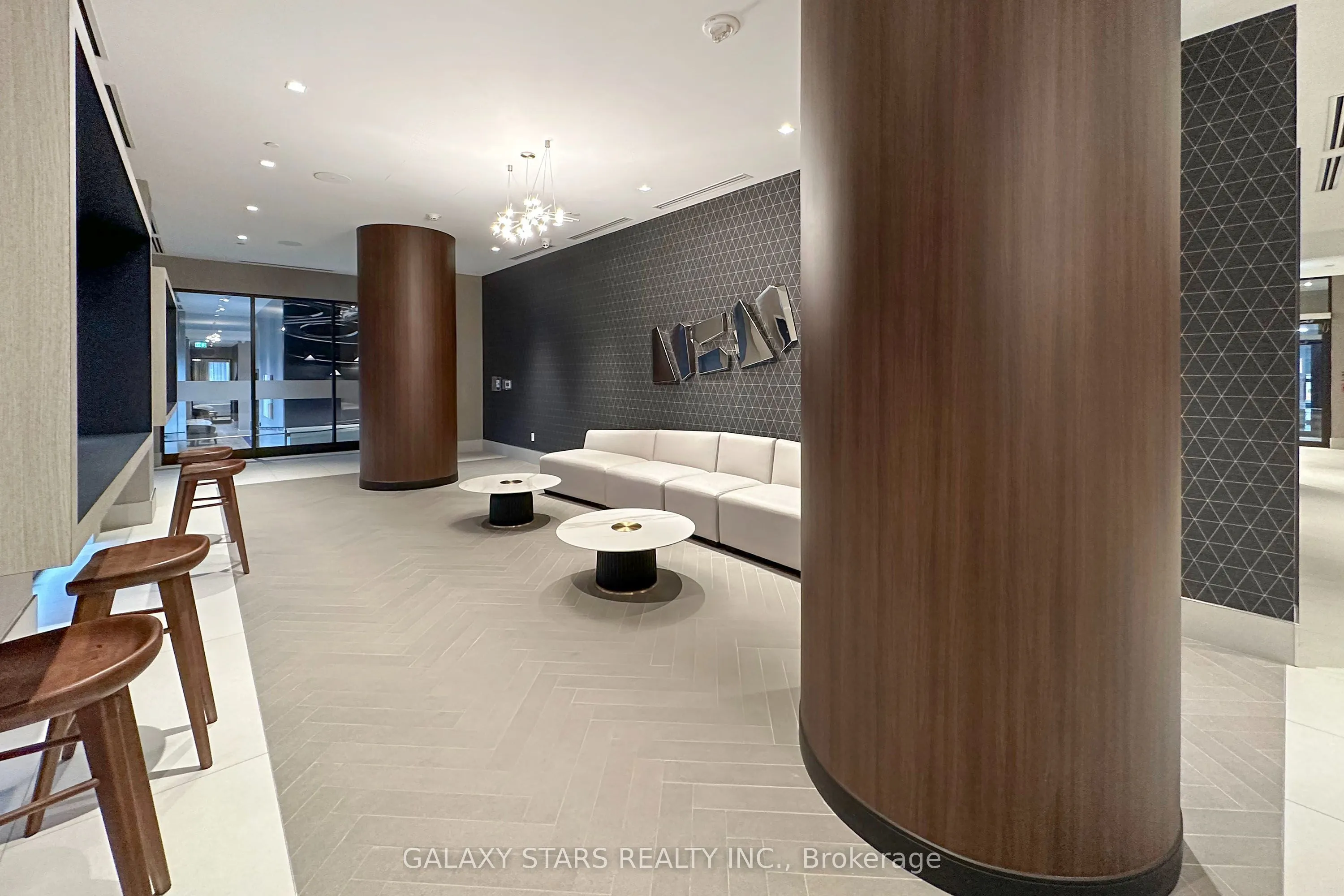 2550 Simcoe Street N #318