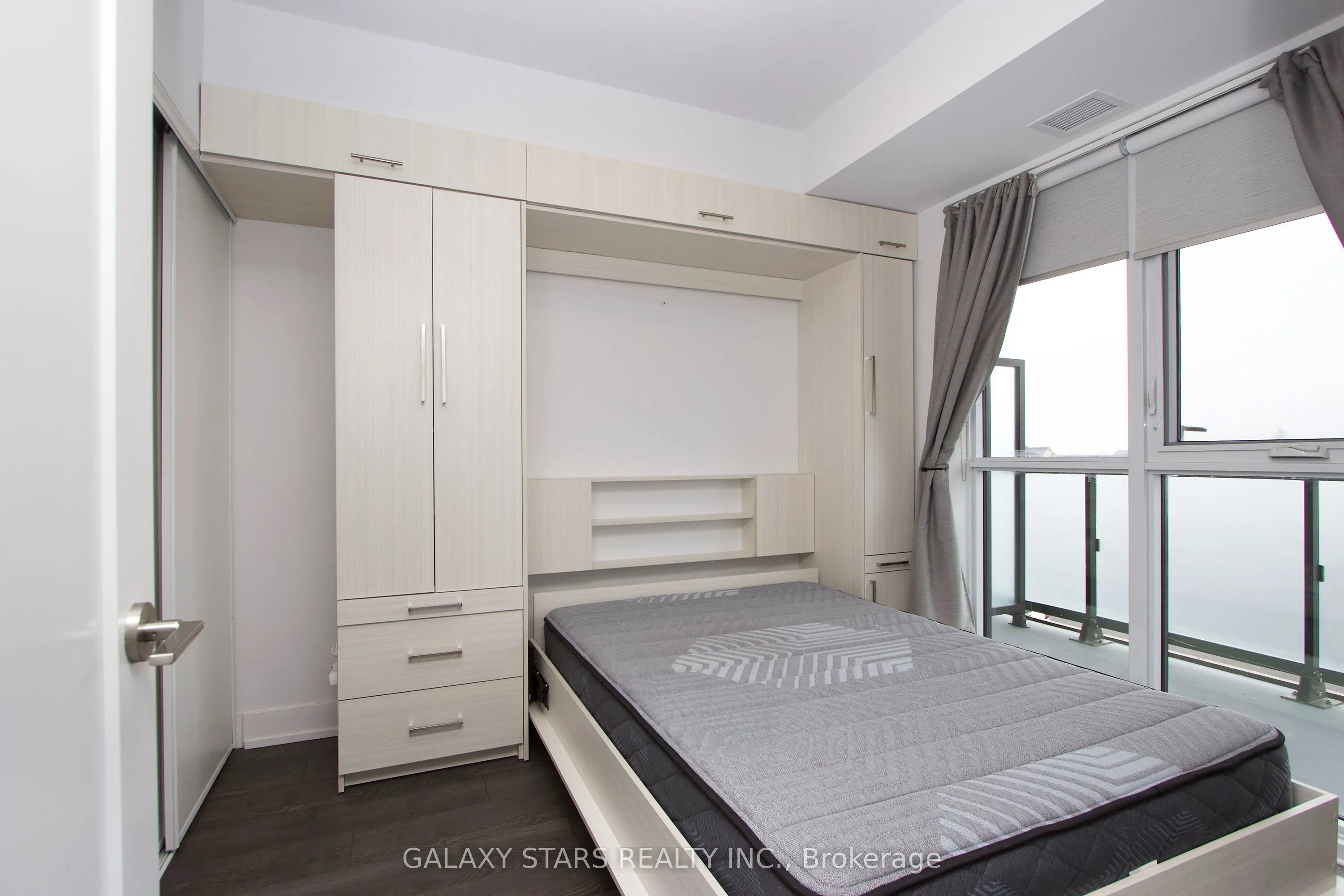 2550 Simcoe Street N #318