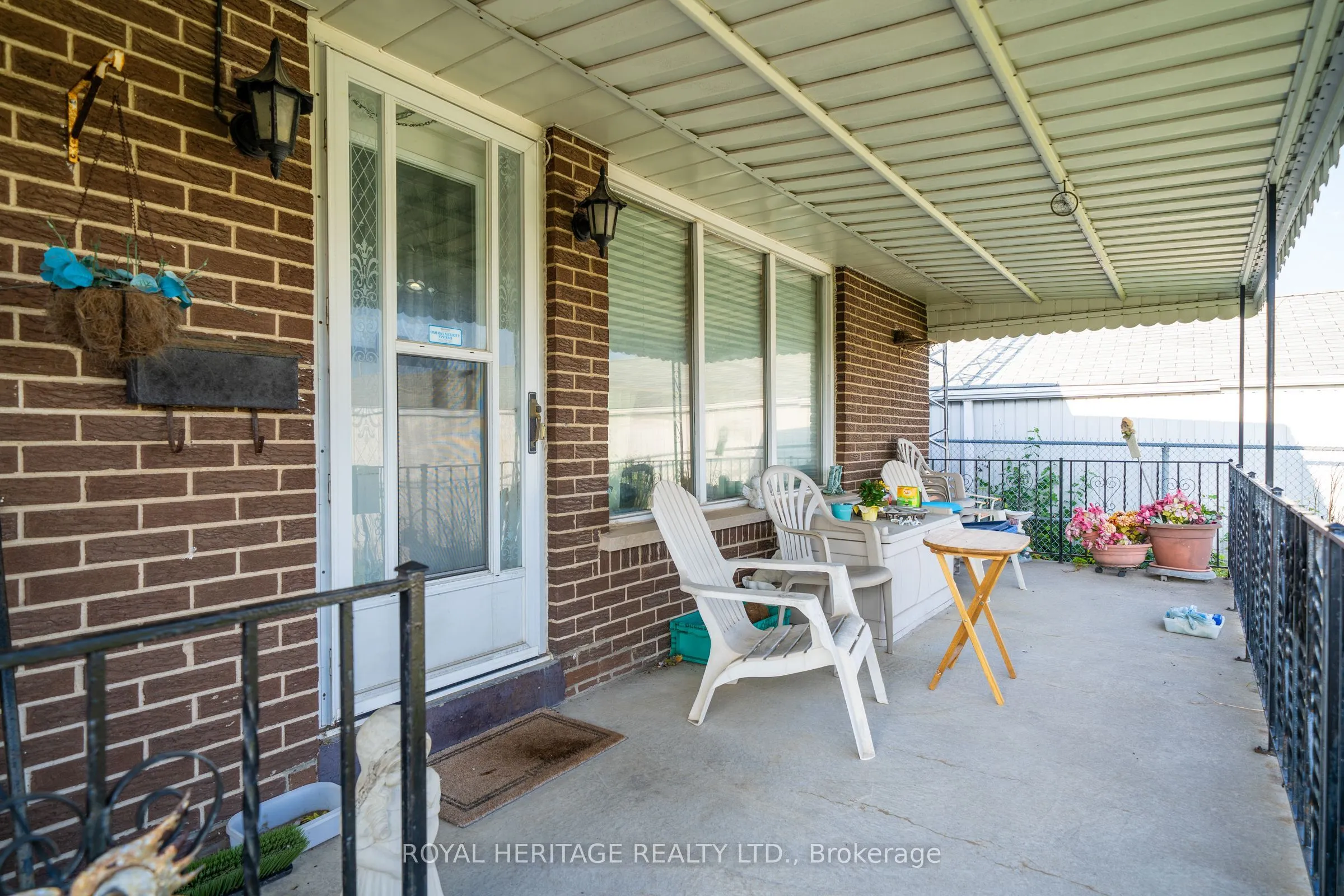 1000 Taunton Road E