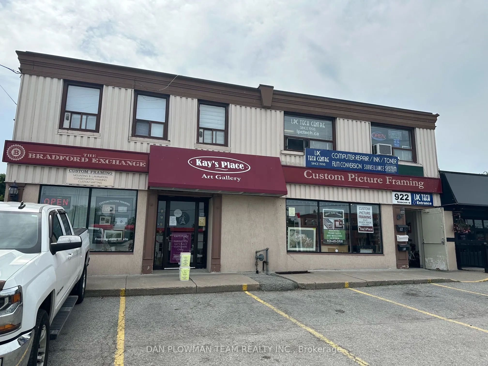 922 Simcoe Street N #203