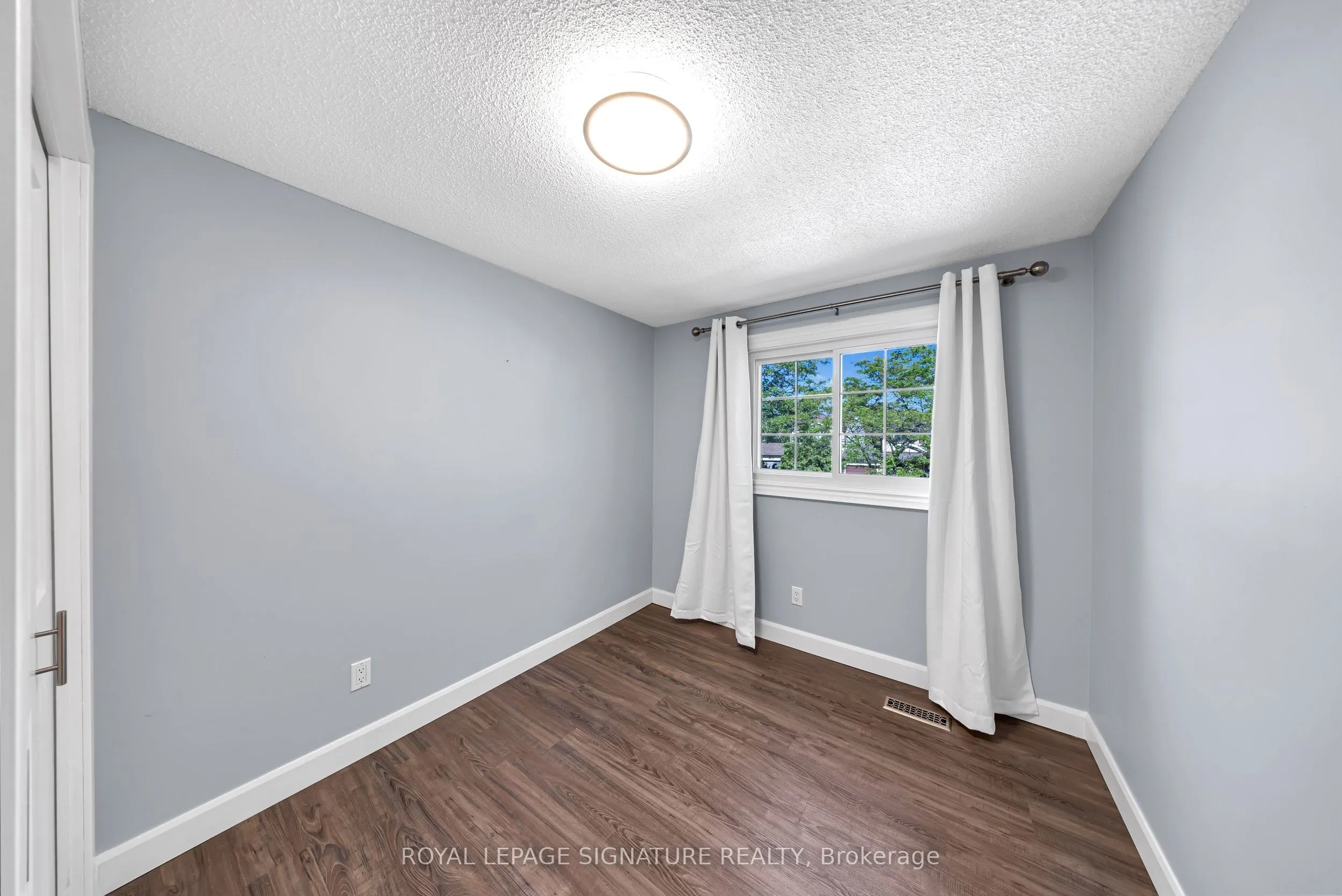 53 Banner Crescent