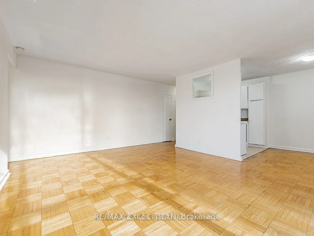 165 Cosburn Avenue #211