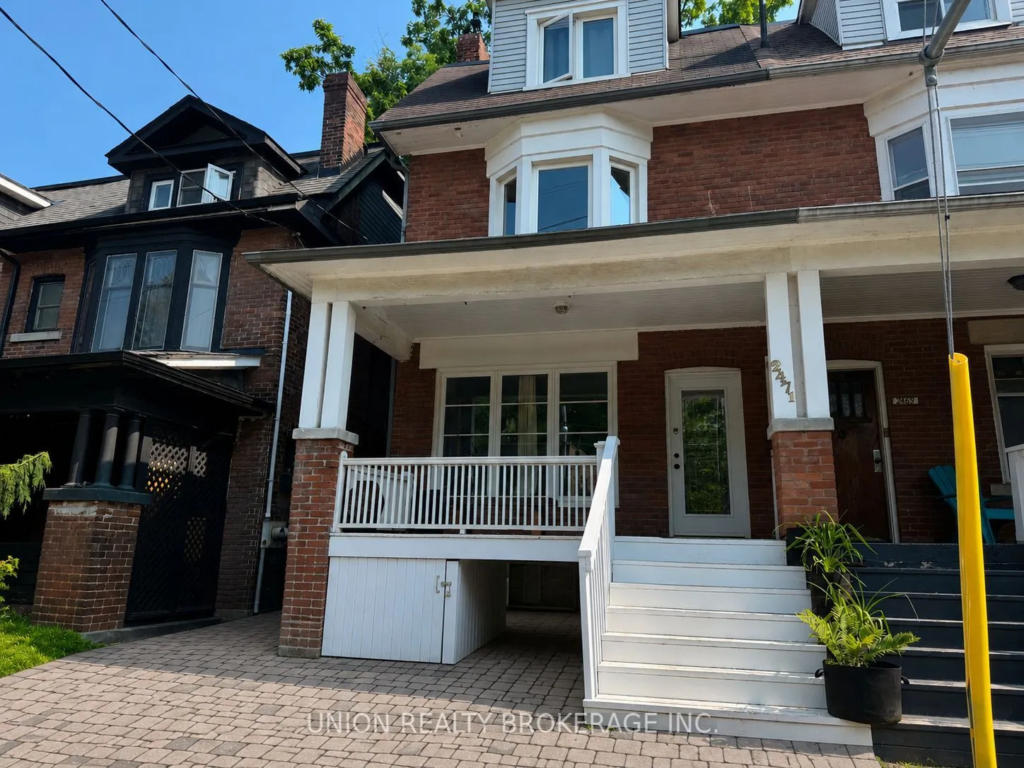 2471 Queen Street E #Main