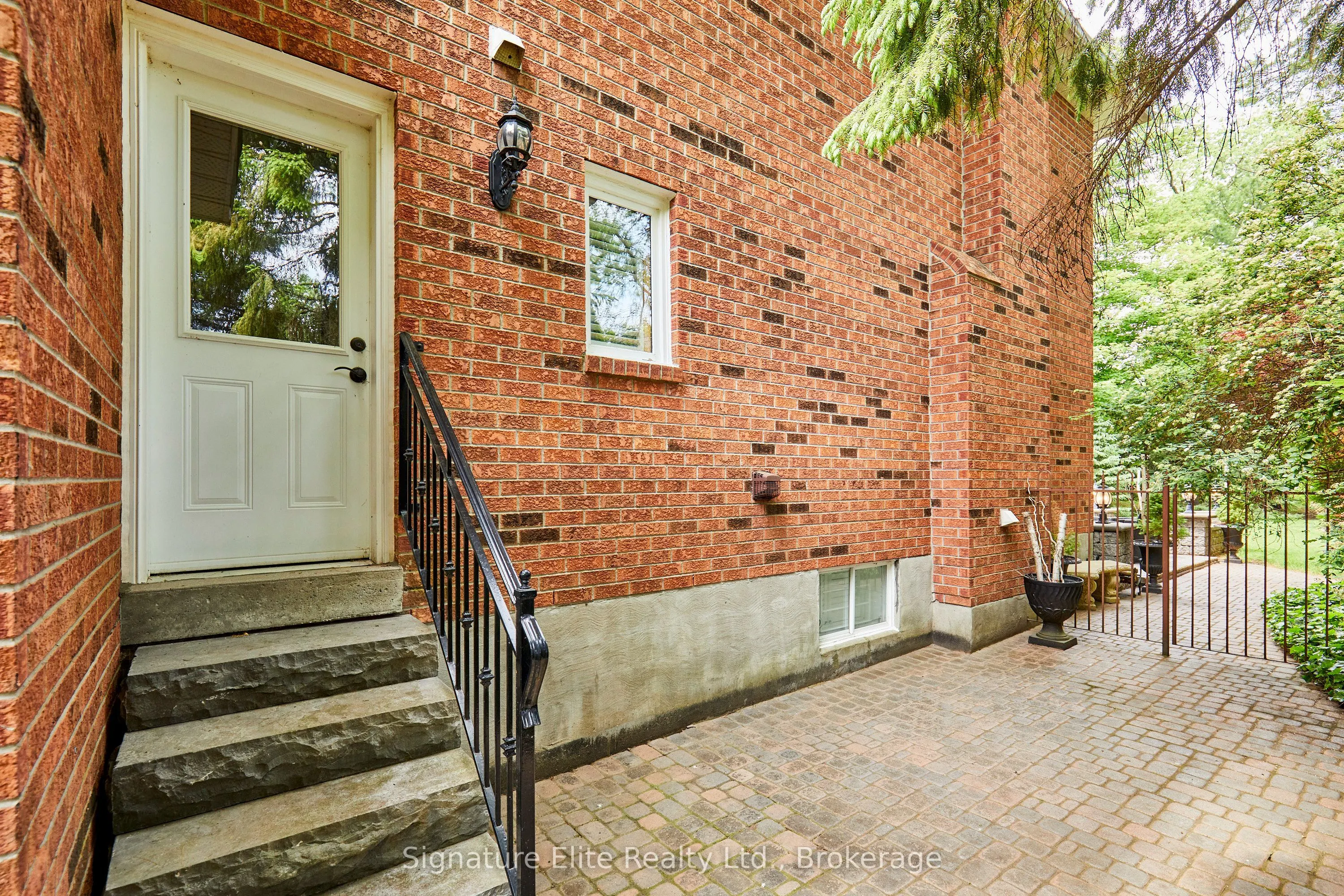 4 Camor Court