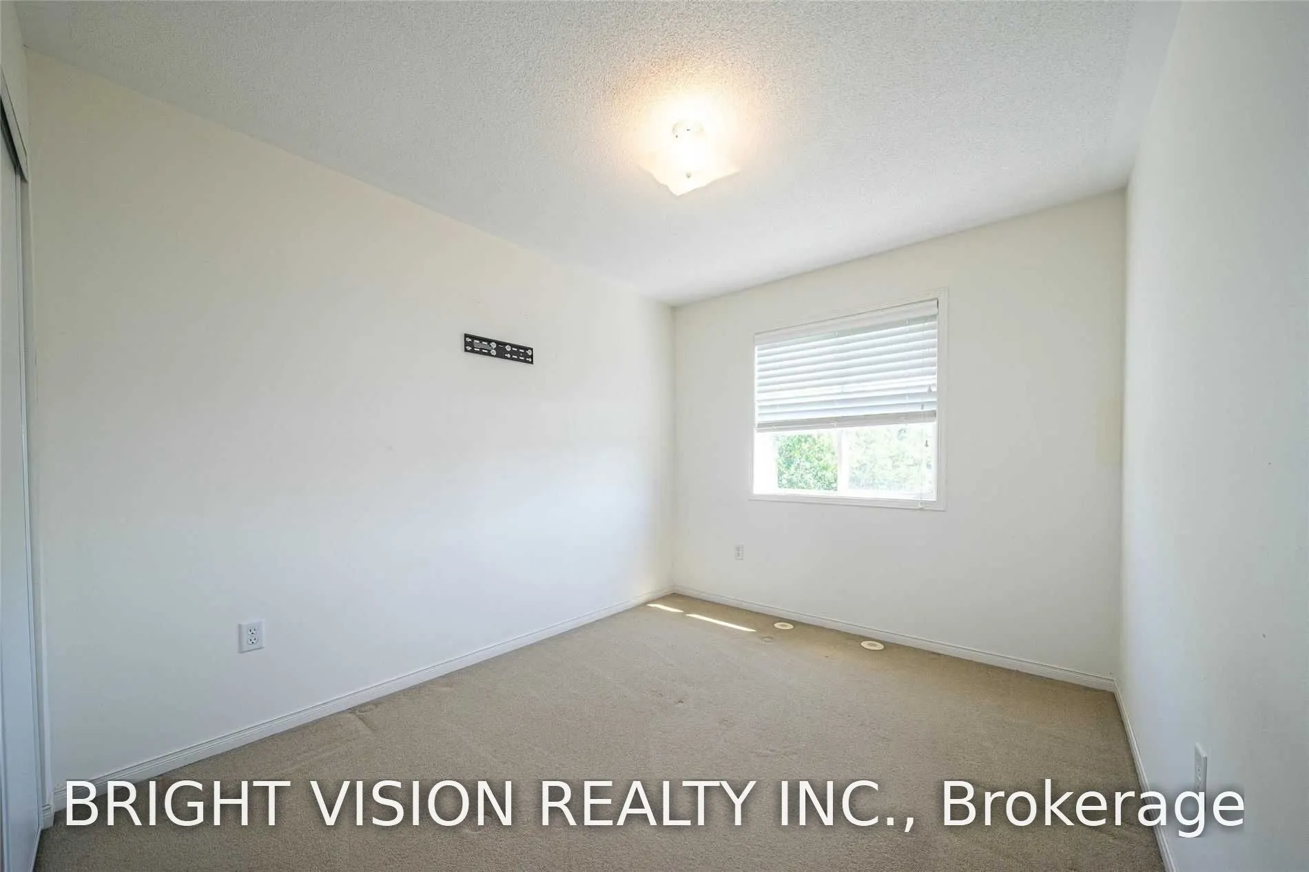 1543 Hummingbird Court