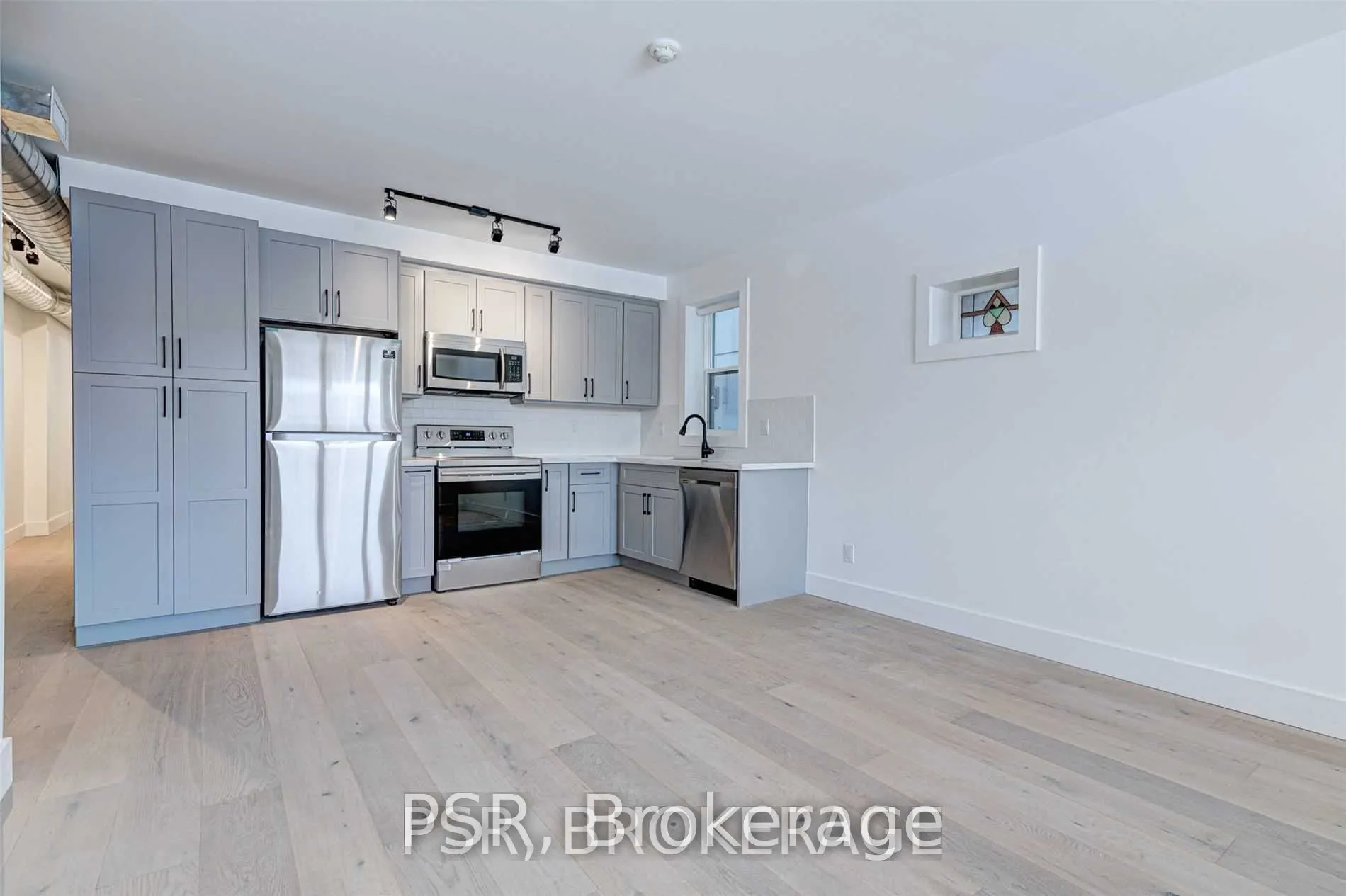 87 Hammersmith Avenue #Main
