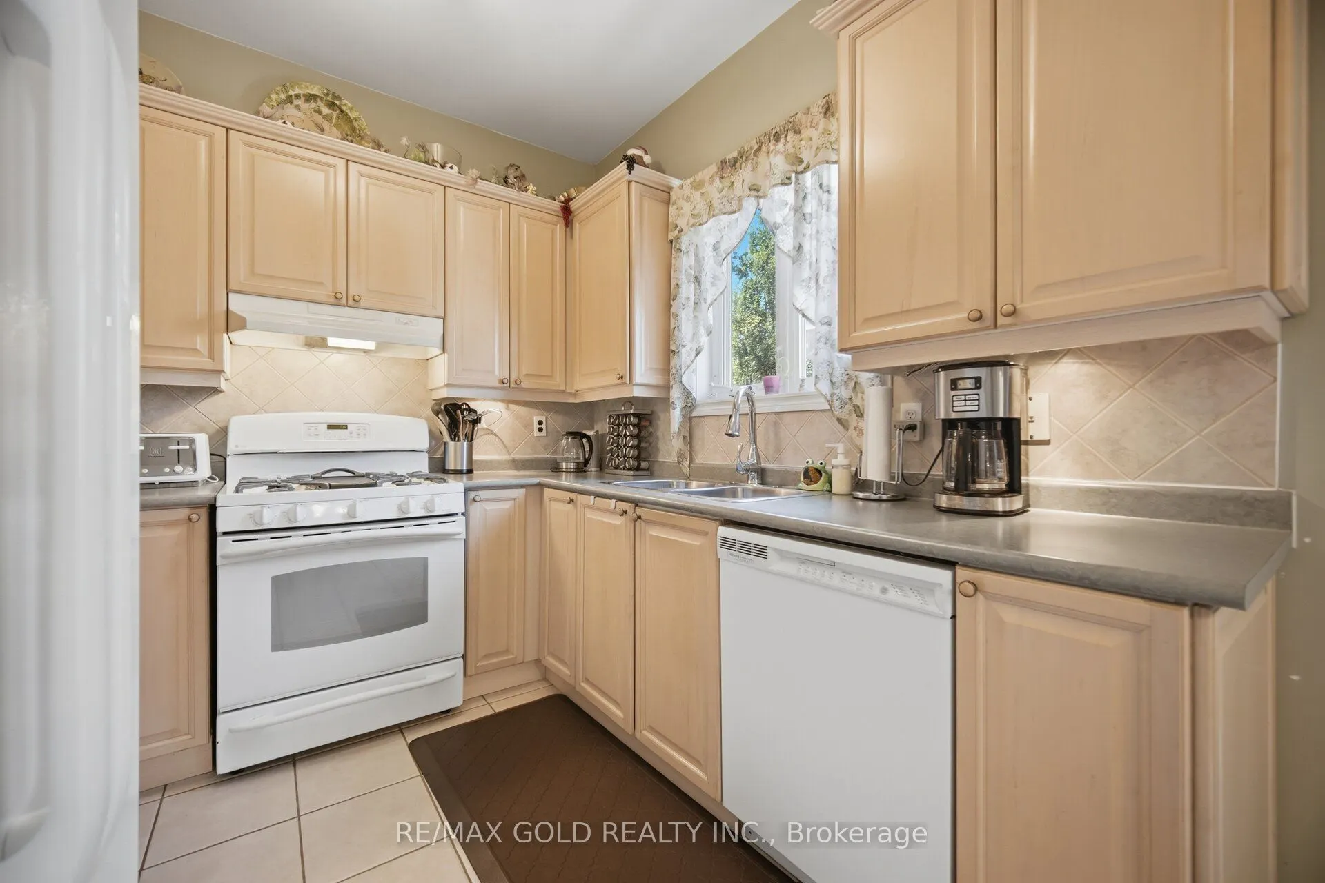 2 Sprucewood Crescent