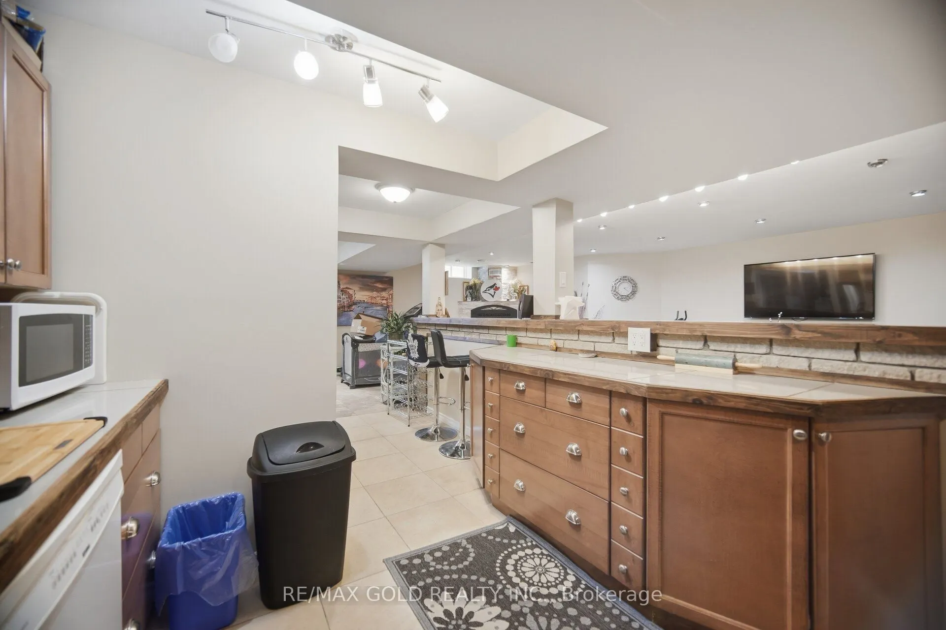 2 Sprucewood Crescent