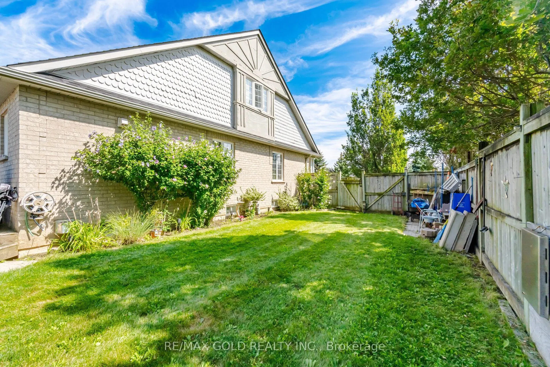 2 Sprucewood Crescent