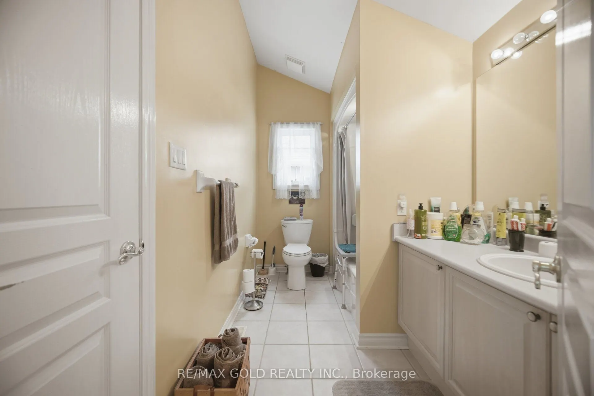 2 Sprucewood Crescent