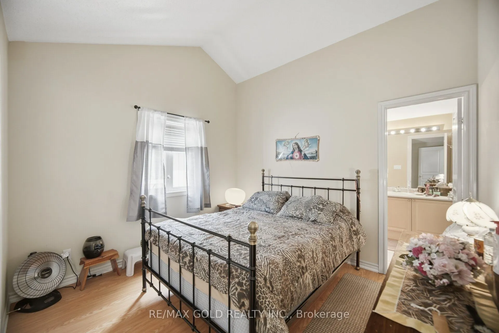 2 Sprucewood Crescent