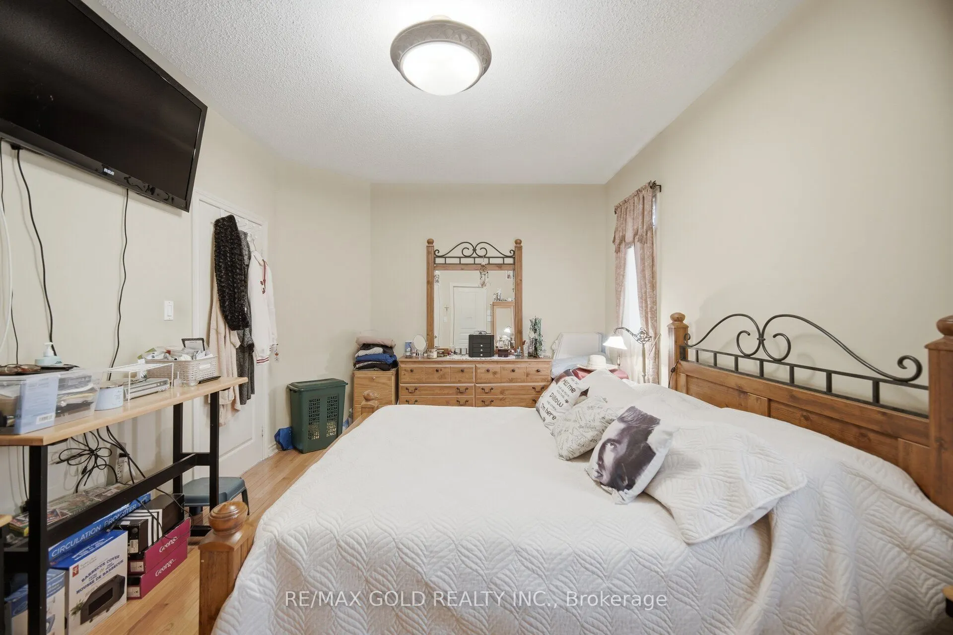 2 Sprucewood Crescent