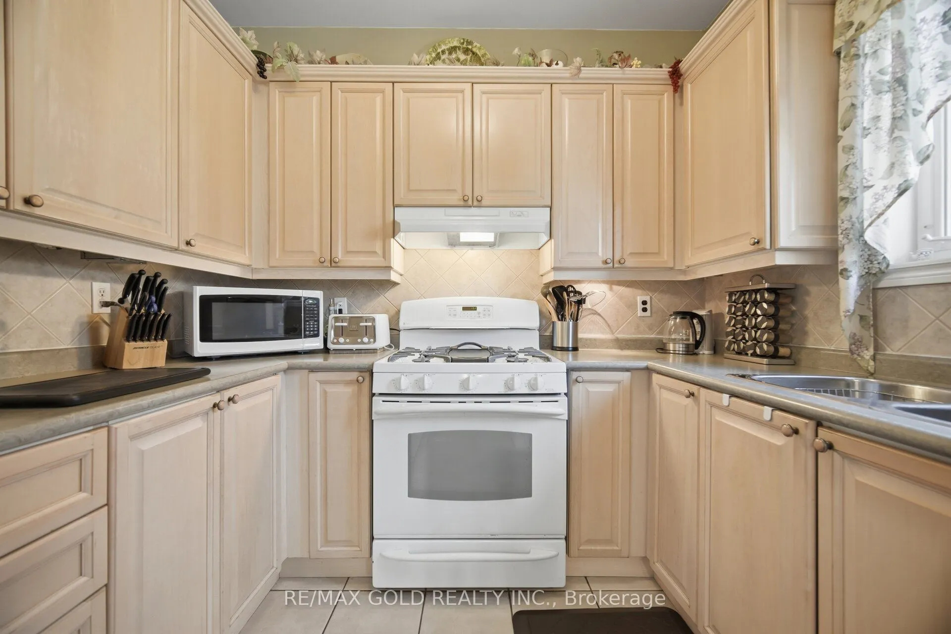 2 Sprucewood Crescent